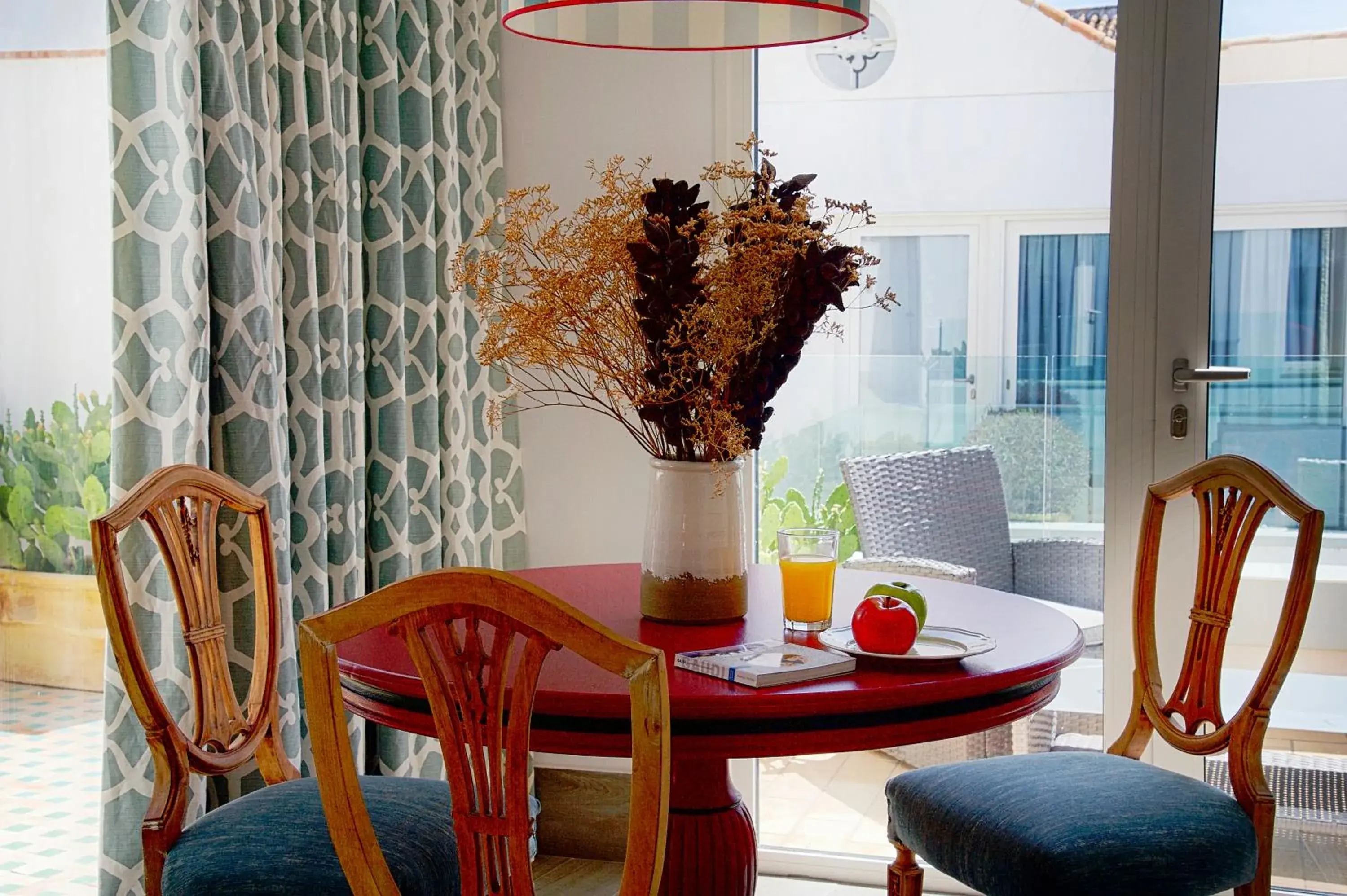 Dining area in Overland Suites Catedral Dining area in Overland Suites Catedral