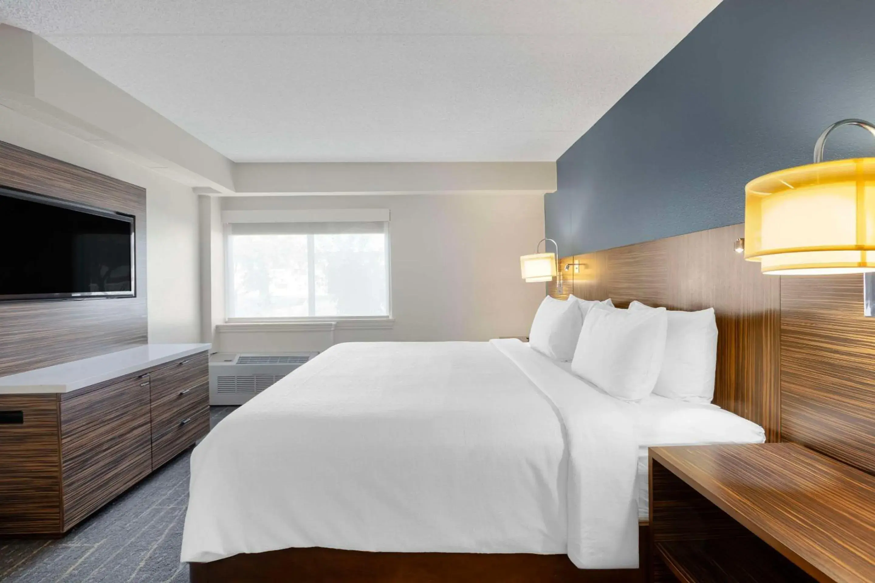 Bedroom, Bed in The Lux Hotel & Conference Center, Ascend Hotel Collection Bedroom, Bed in The Lux Hotel & Conference Center, Ascend Hotel Collection