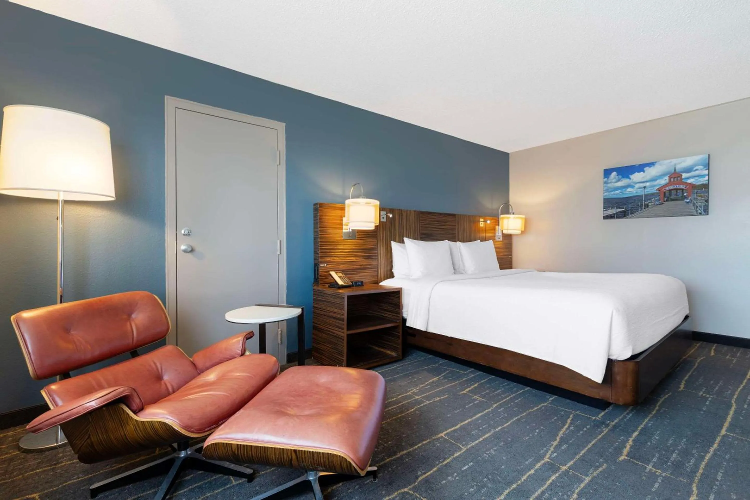 Bedroom, Bed in The Lux Hotel & Conference Center, Ascend Hotel Collection