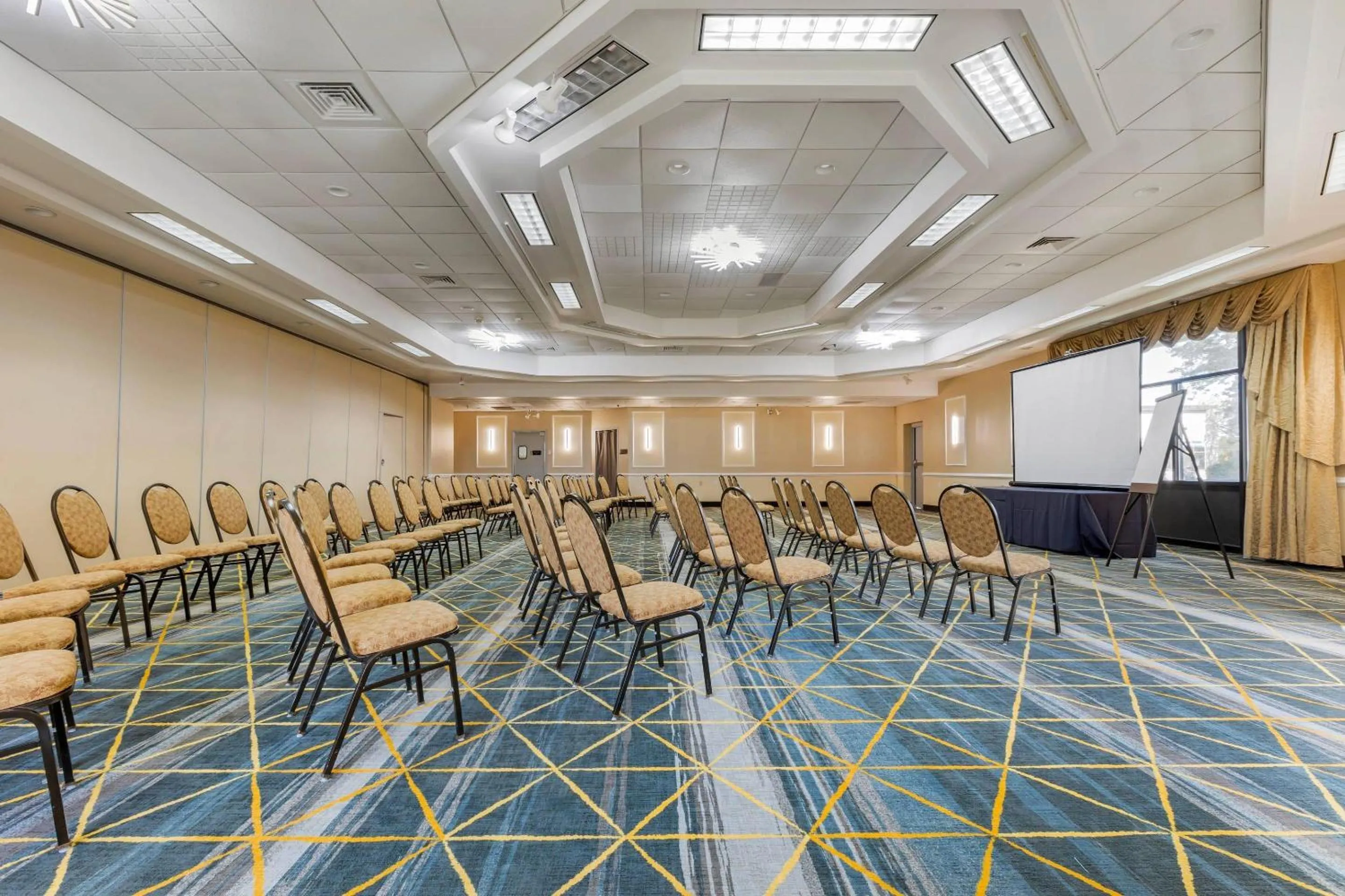 Meeting/conference room in The Lux Hotel & Conference Center, an Ascend Collection Hotel