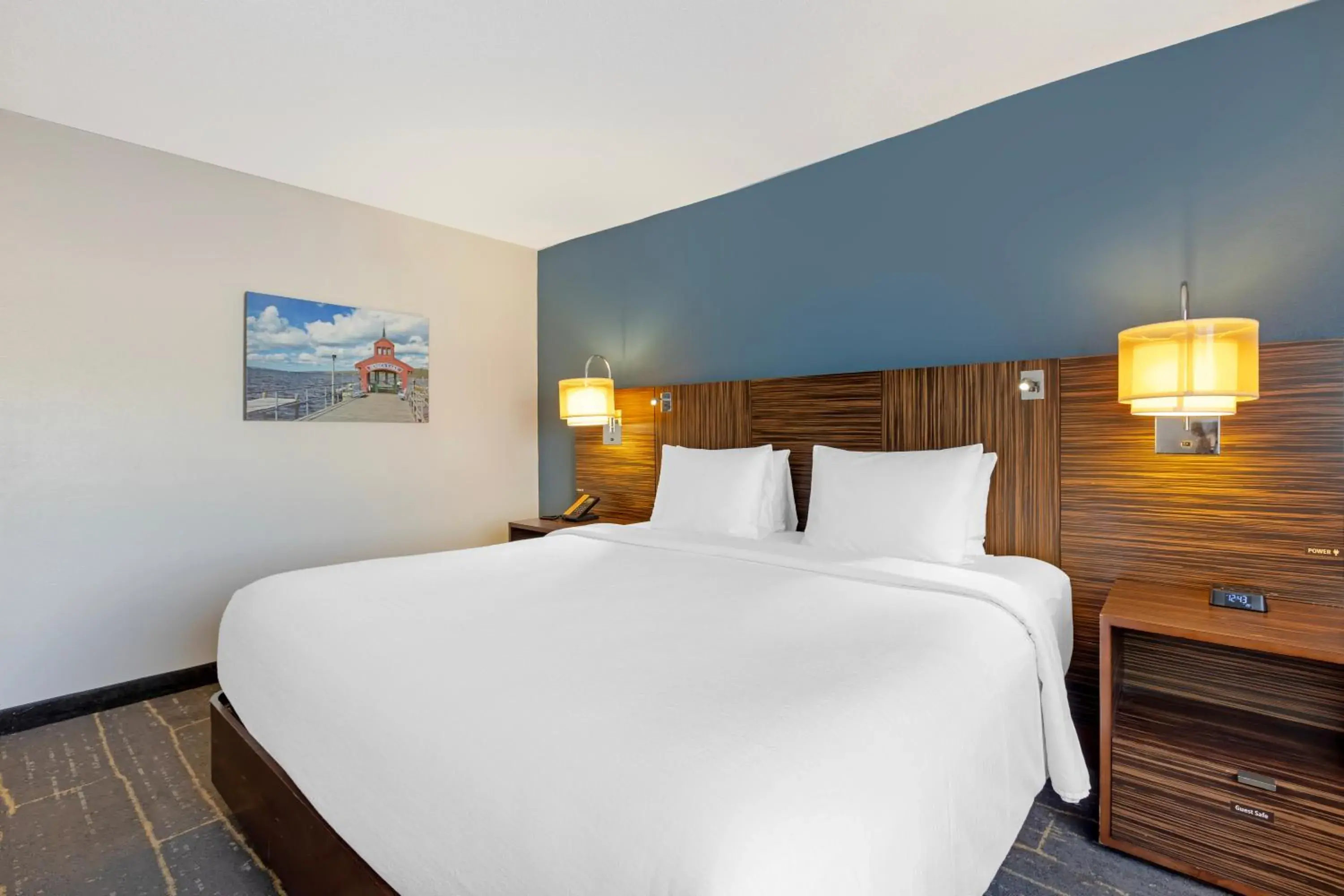 Bed in The Lux Hotel & Conference Center, Ascend Hotel Collection Bed in The Lux Hotel & Conference Center, Ascend Hotel Collection