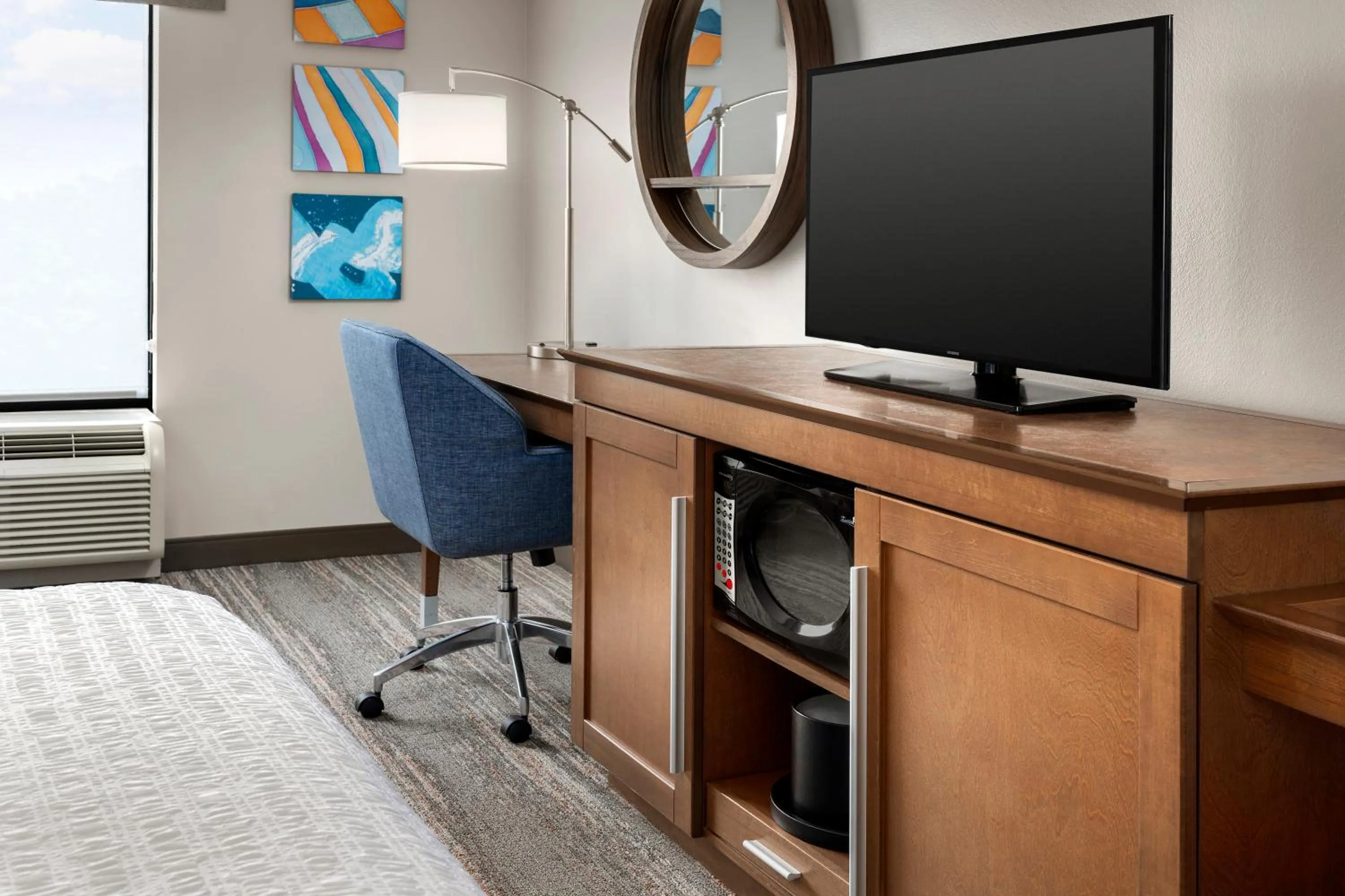 Photo of the whole room in Hampton Inn & Suites at Lake Mary Colonial Townpark