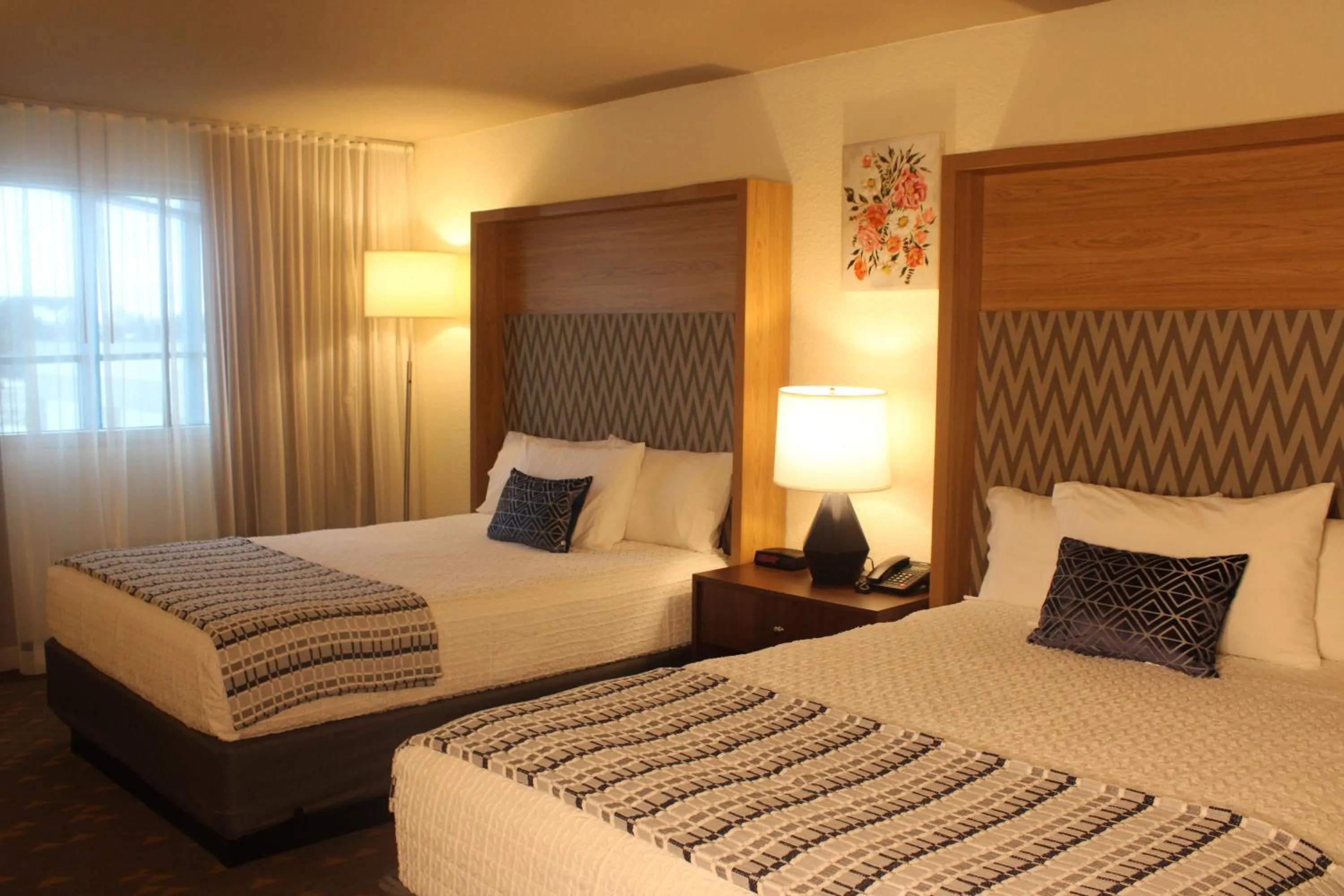 Bed in Wyndham Flint MI Grand Blanc Bishop Airport Conference Ct