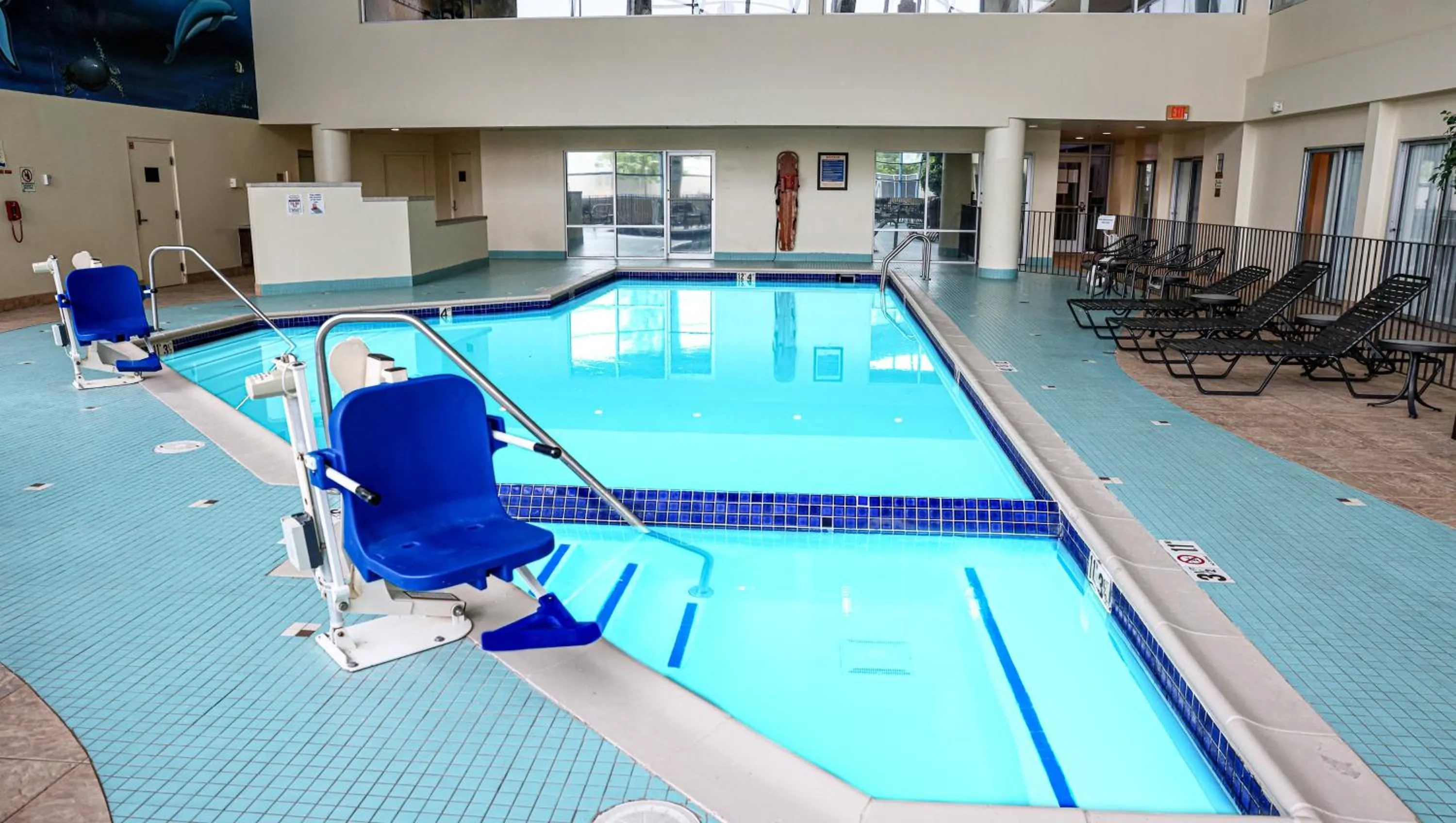 Swimming pool in Wyndham Flint MI Grand Blanc Bishop Airport Conference Ct