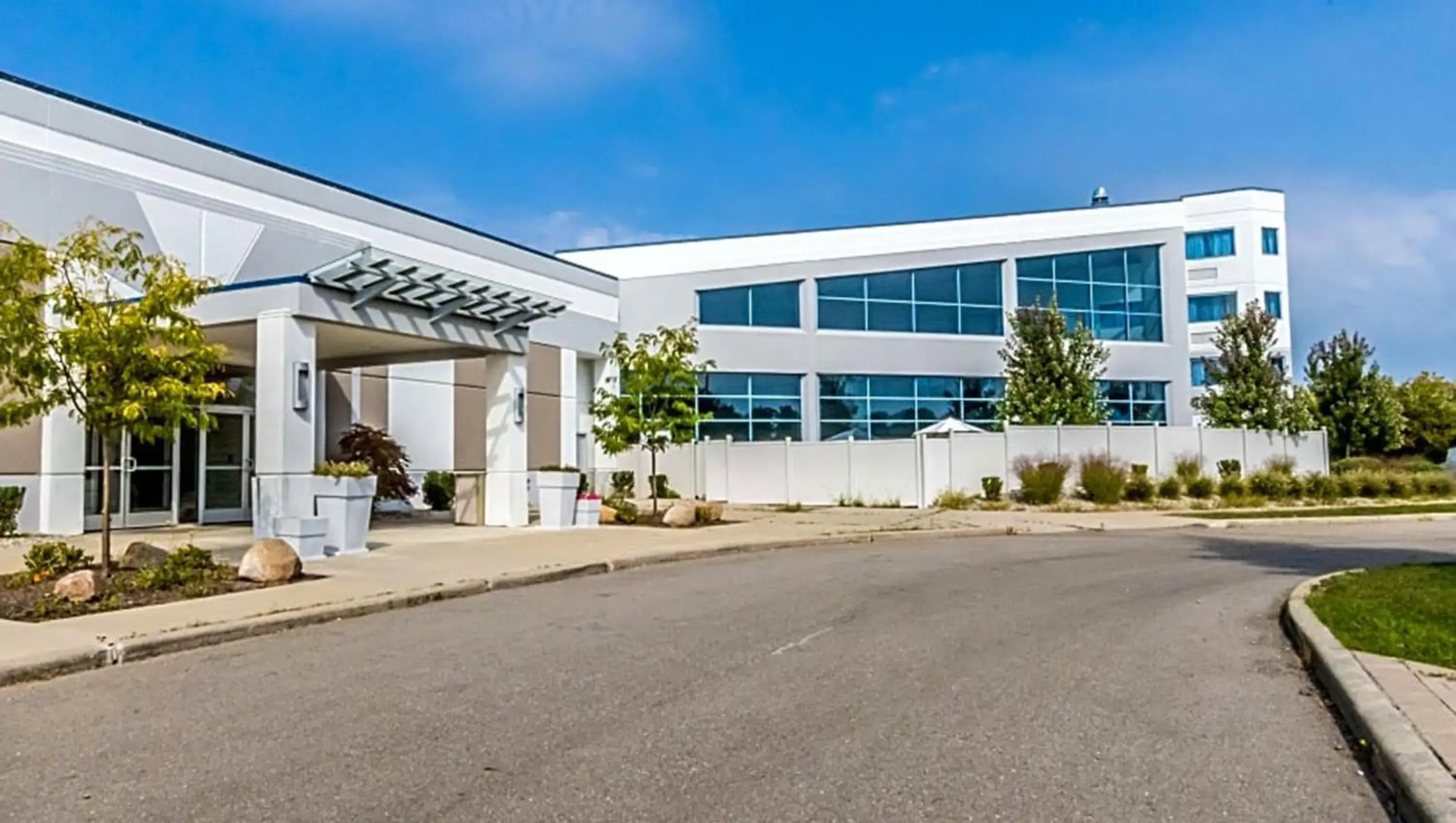 Property building in Gateway Hotel & Convention Center Best Western Premier Collection Property building in Gateway Hotel & Convention Center Best Western Premier Collection