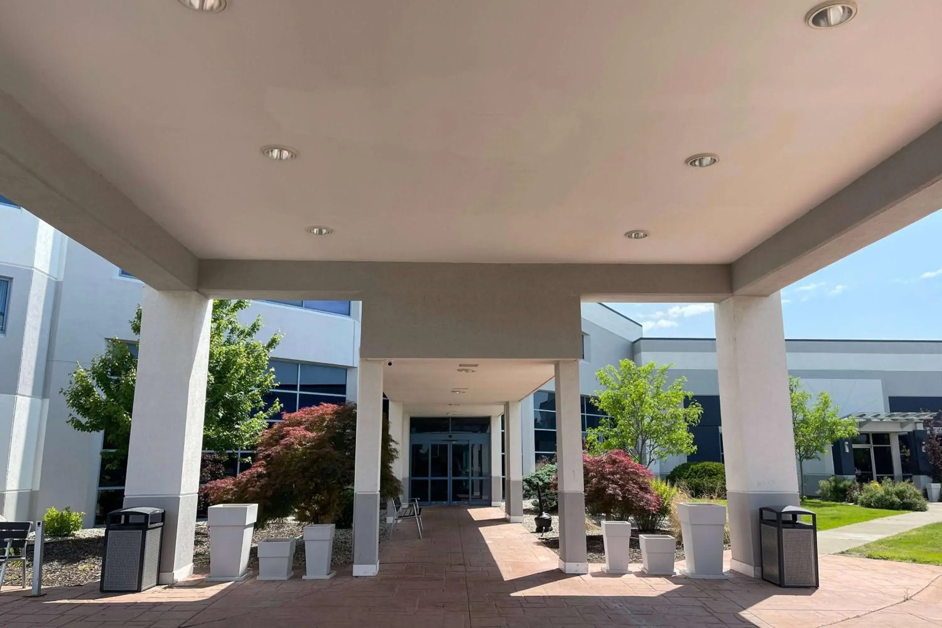 Property building in Gateway Hotel & Convention Center Best Western Premier Collection Property building in Gateway Hotel & Convention Center Best Western Premier Collection