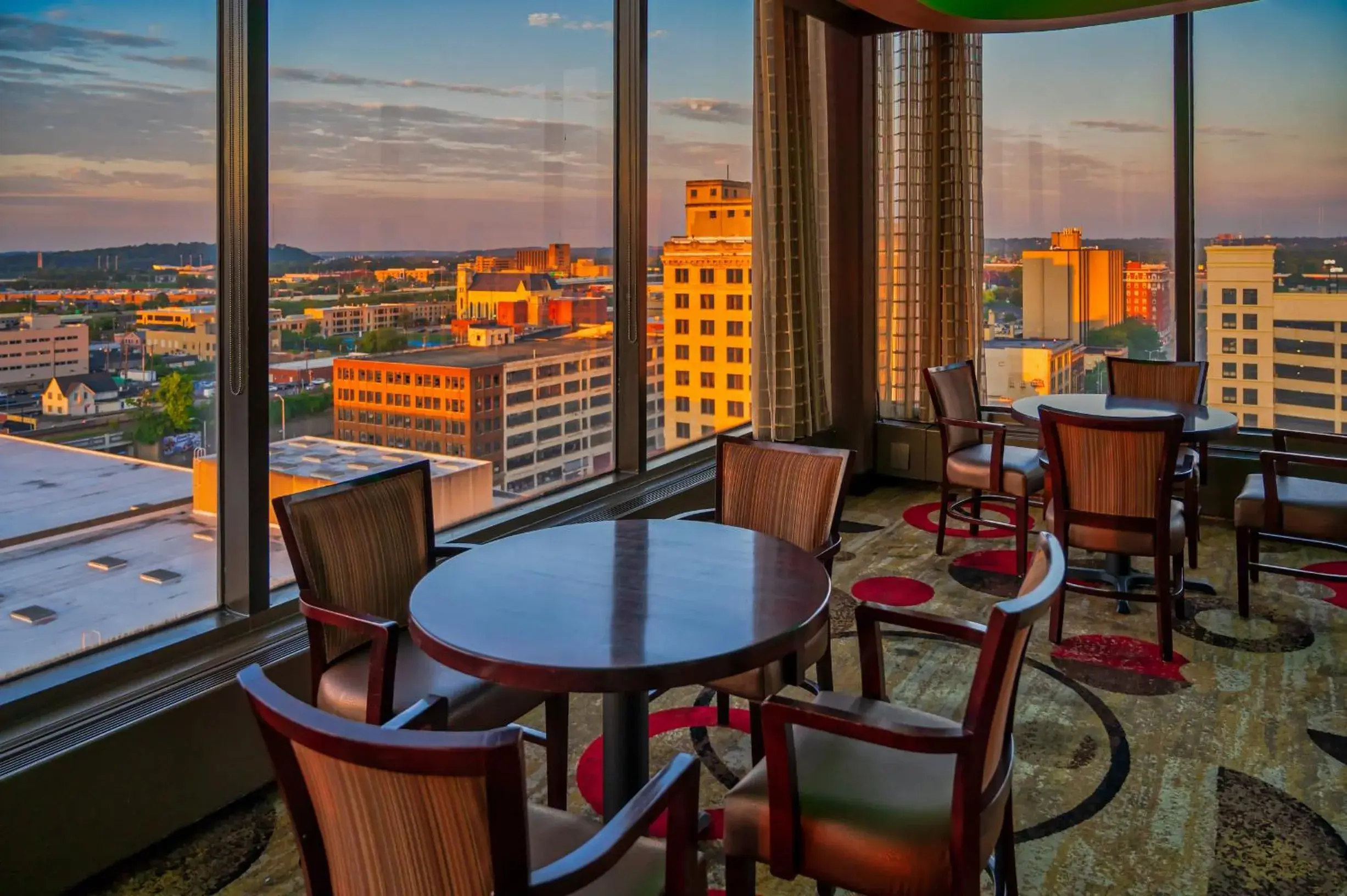 Lounge or bar in Radisson Dayton Convention Center