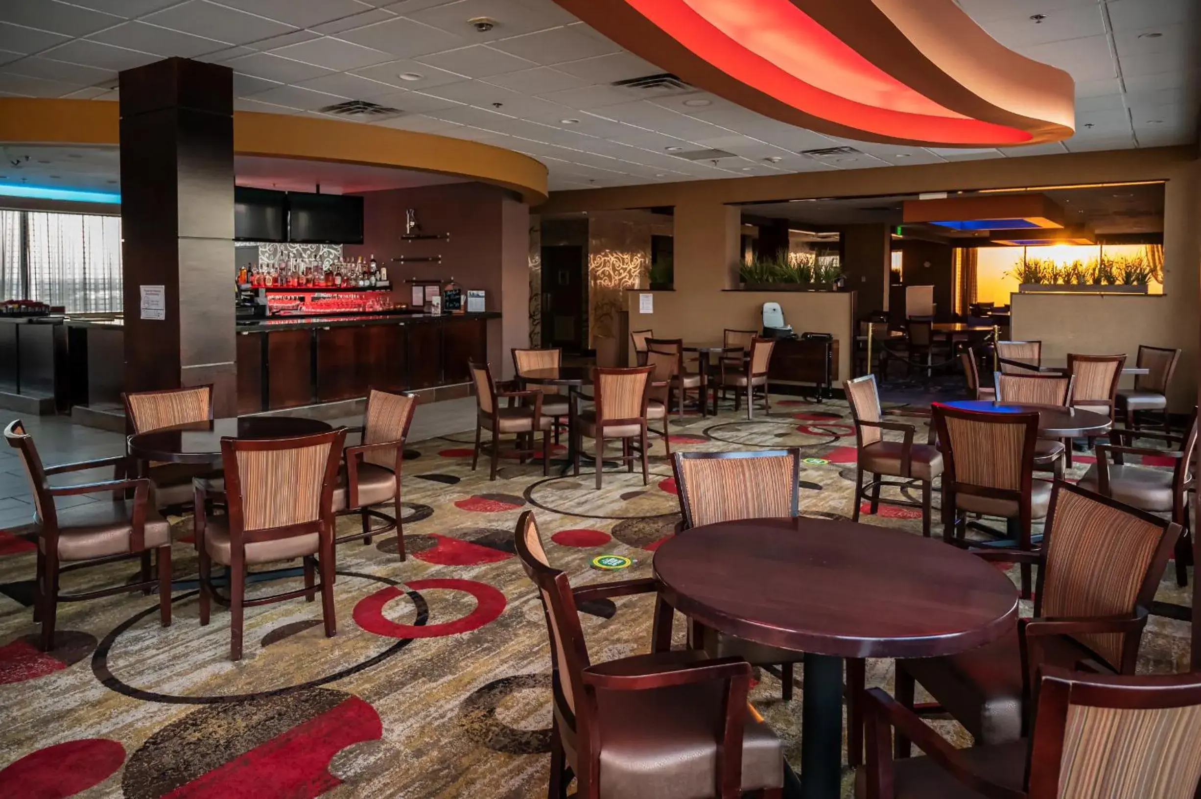 Lounge or bar, Restaurant/Places to Eat in Radisson Dayton Convention Center