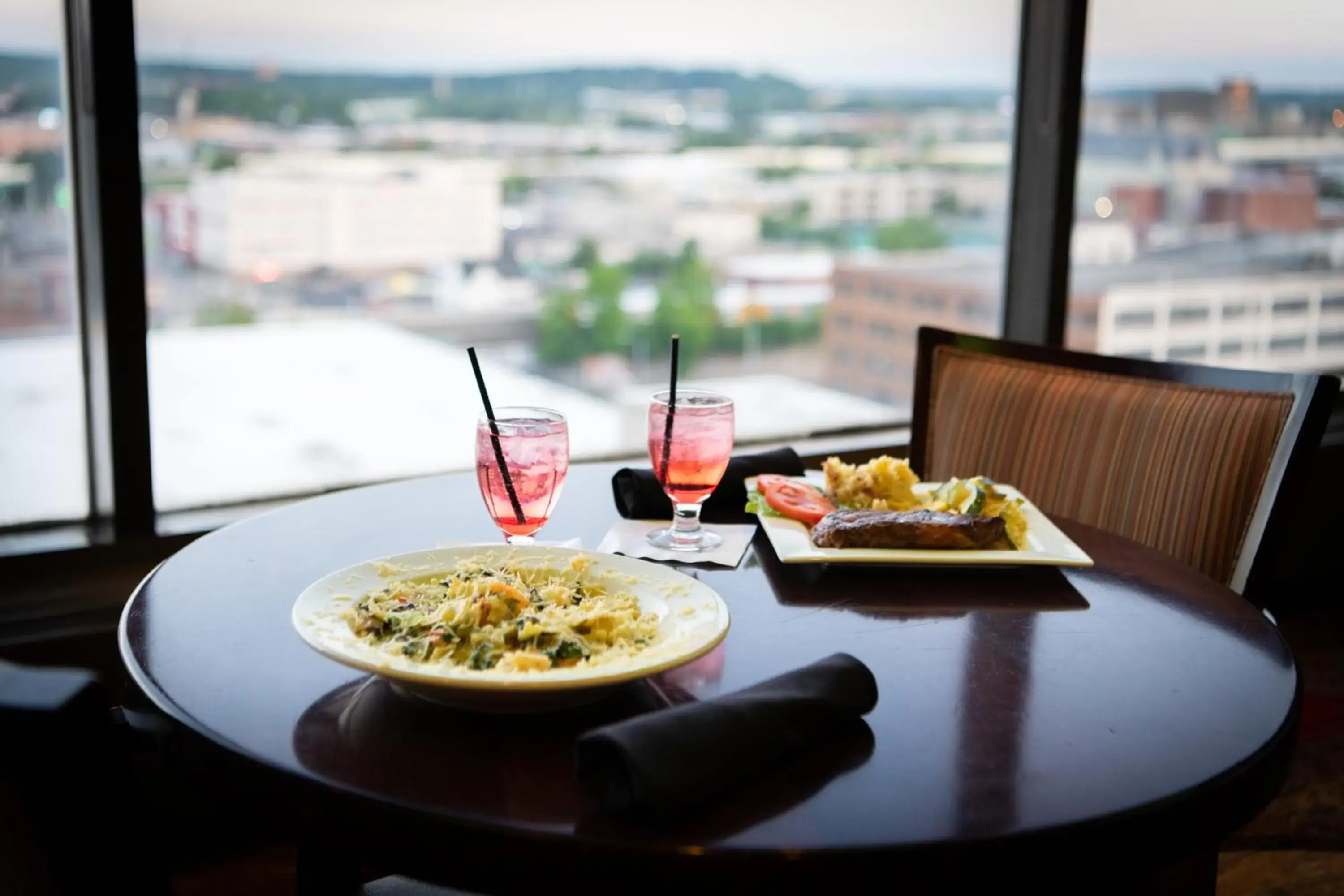 Restaurant/places to eat in Radisson Dayton Convention Center