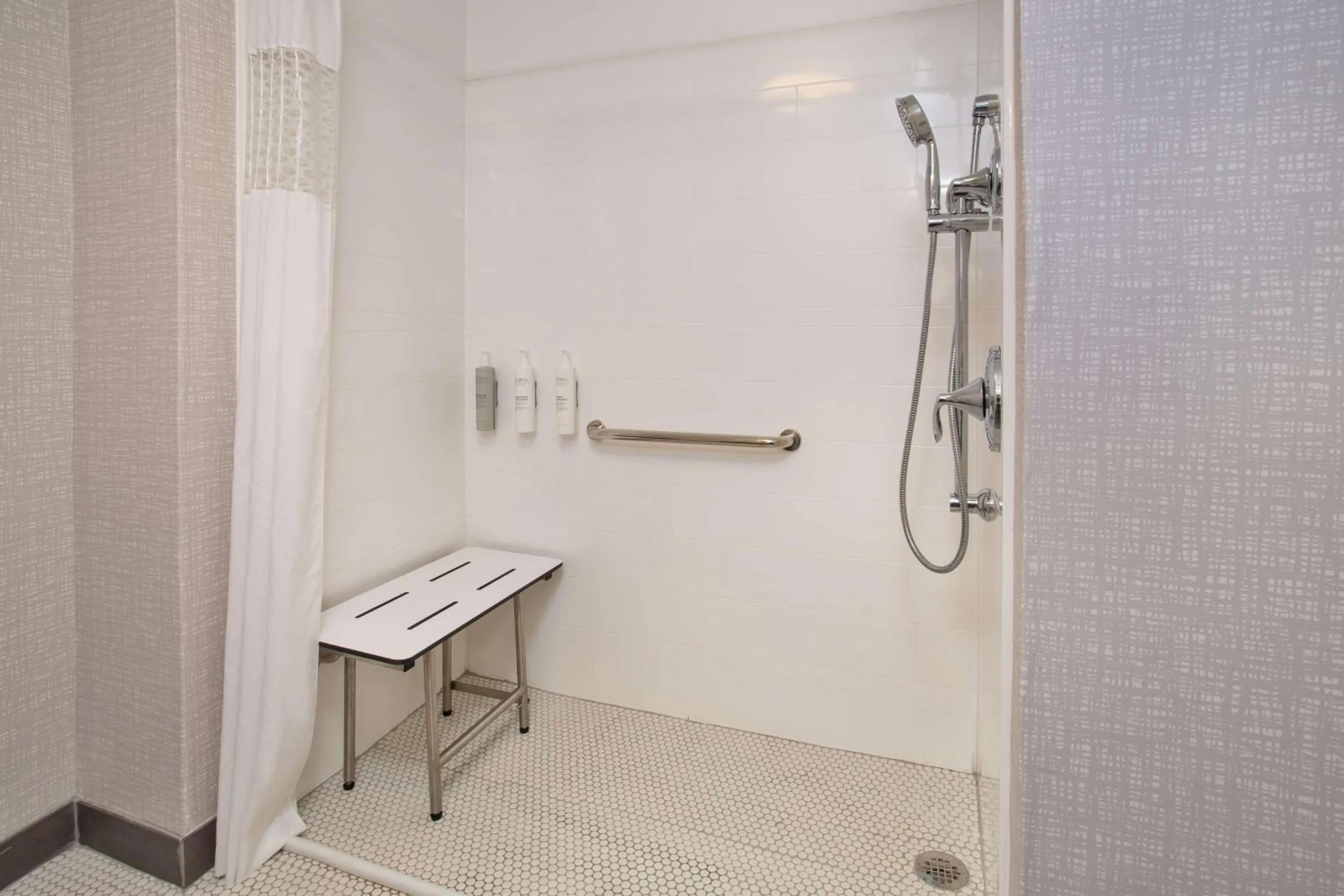 Shower in Hampton Inn & Suites Lady Lake/The Villages