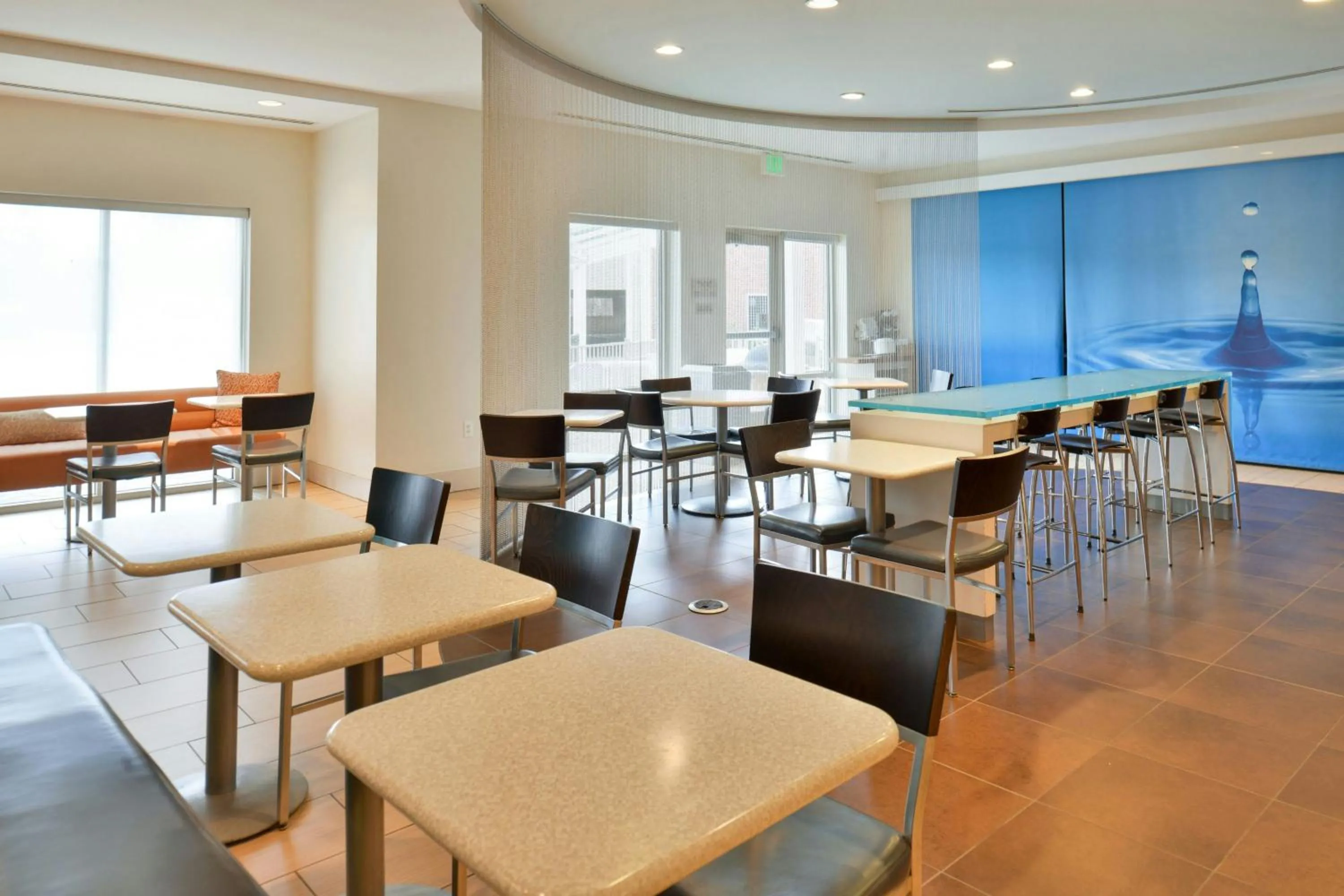 Breakfast in SpringHill Suites Fairfax Fair Oaks