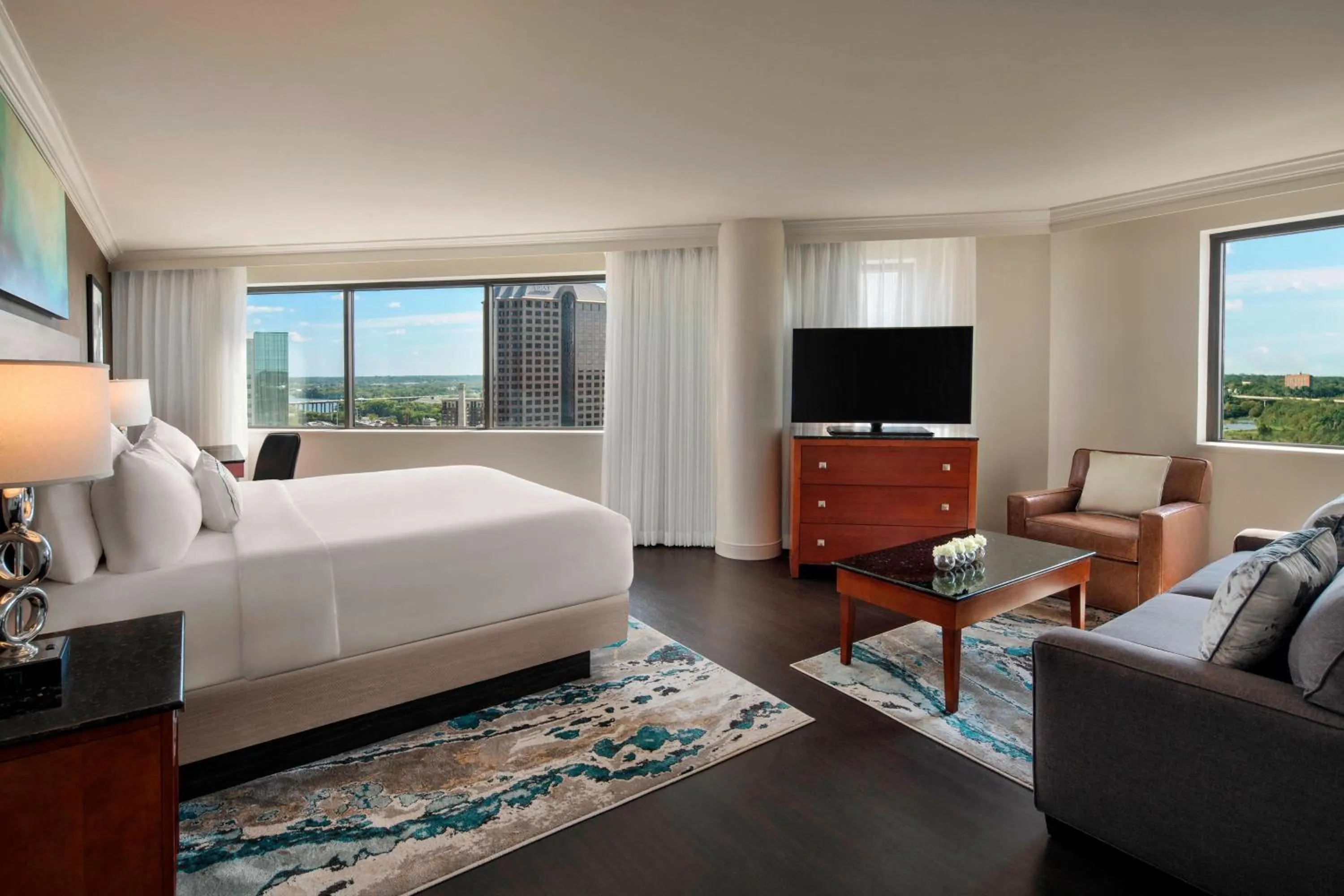 Bedroom, Bed in Delta Hotels by Marriott Richmond Downtown