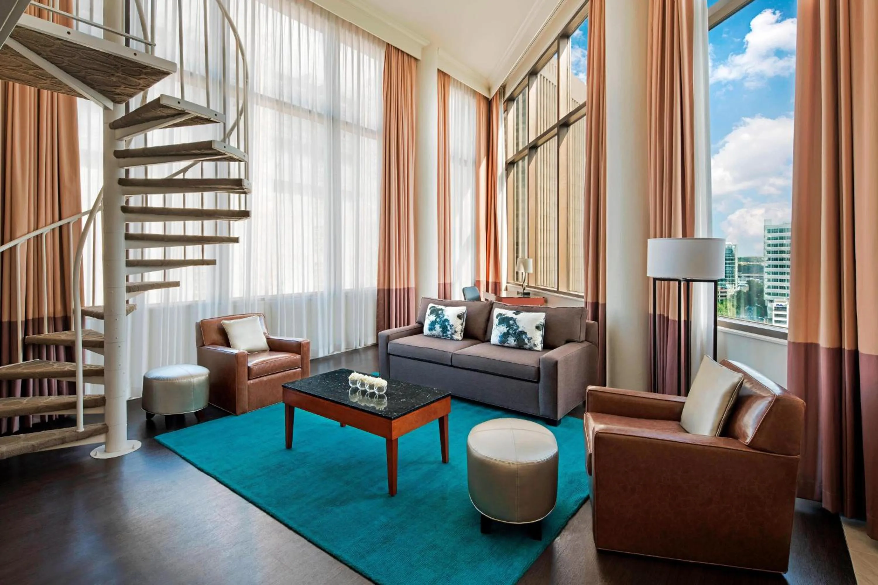 Living room in Delta Hotels by Marriott Richmond Downtown