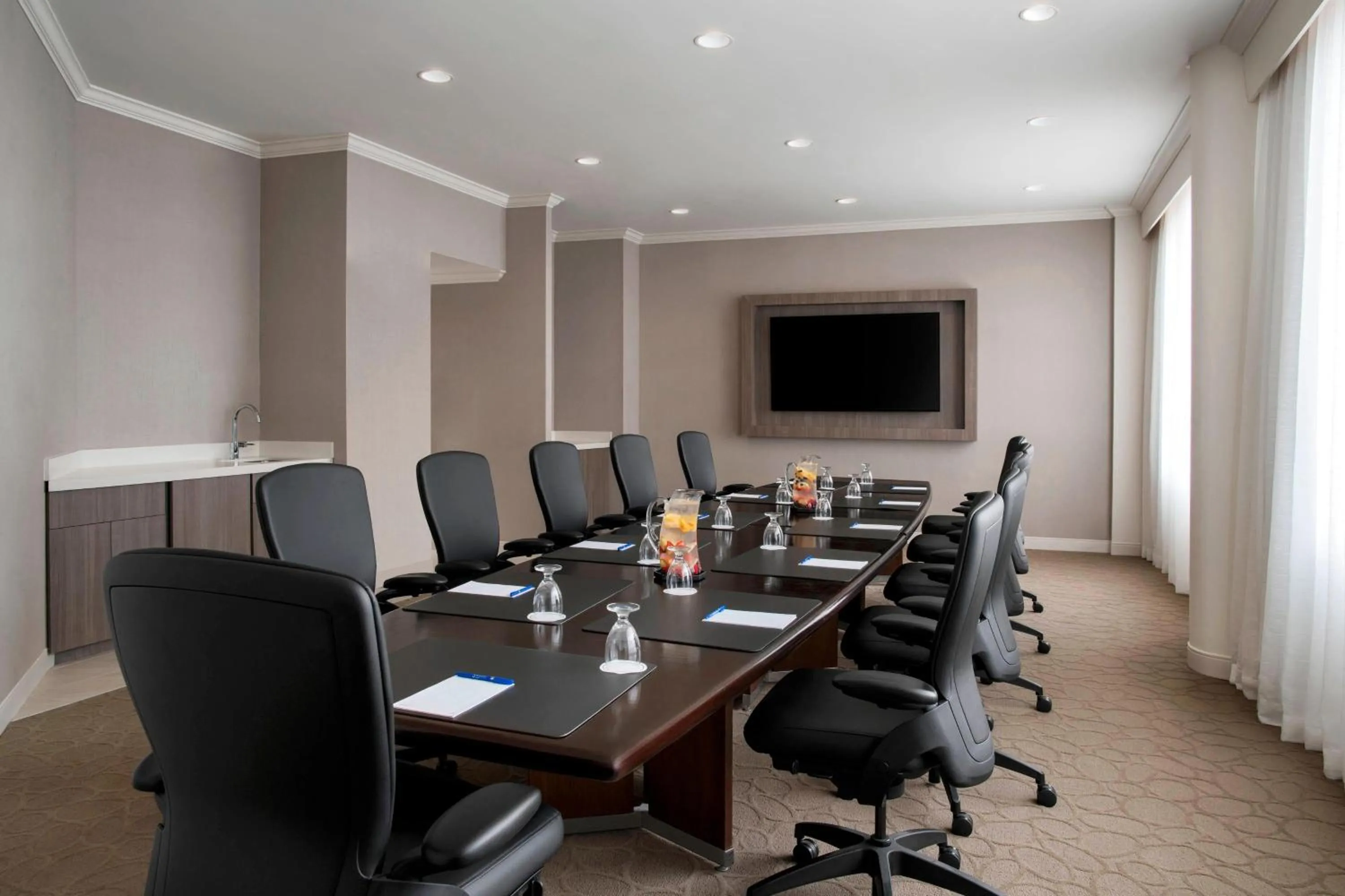 Meeting/conference room in Delta Hotels by Marriott Richmond Downtown