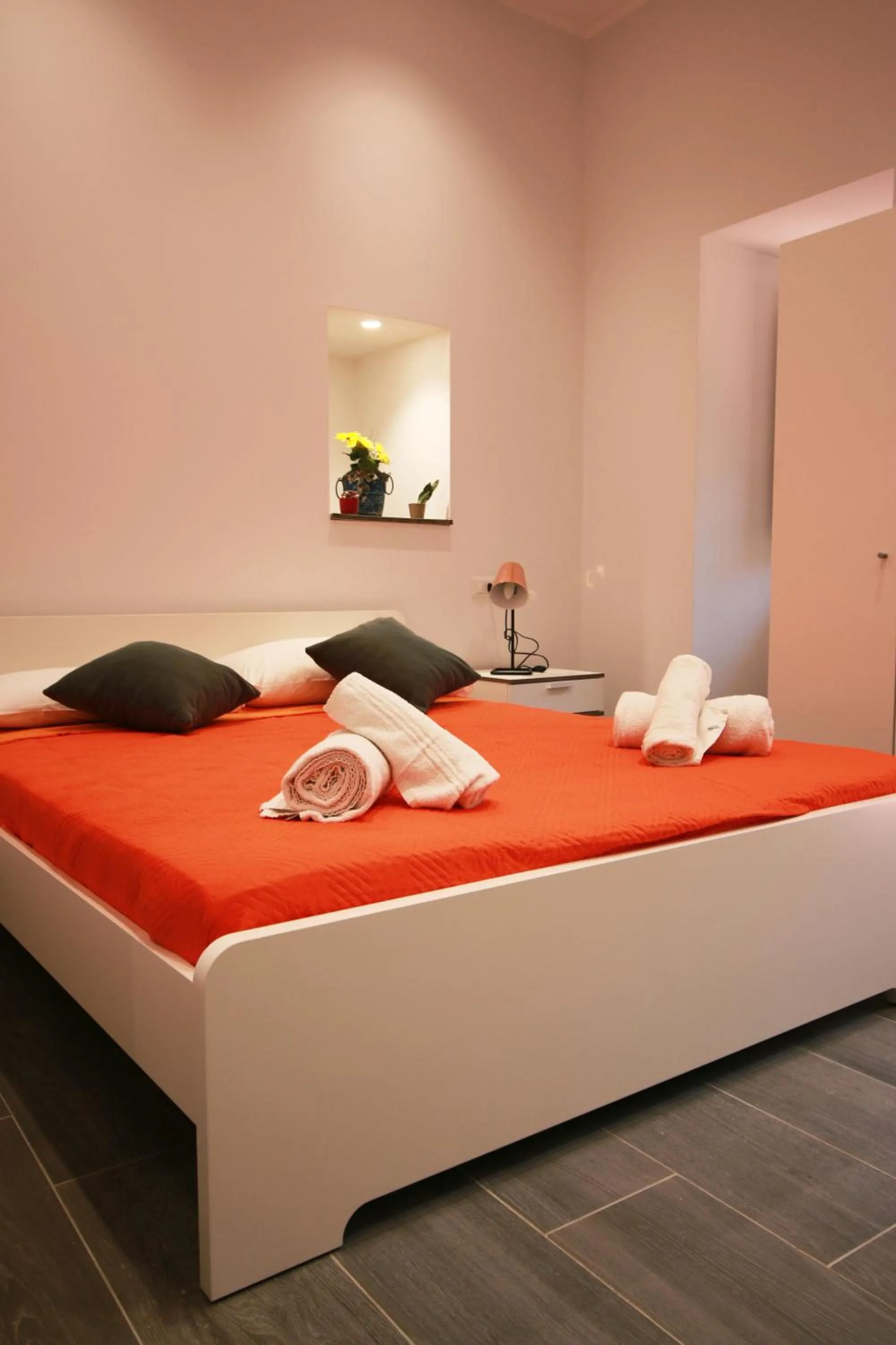 Bedroom, Bed in Vulcano Apartment