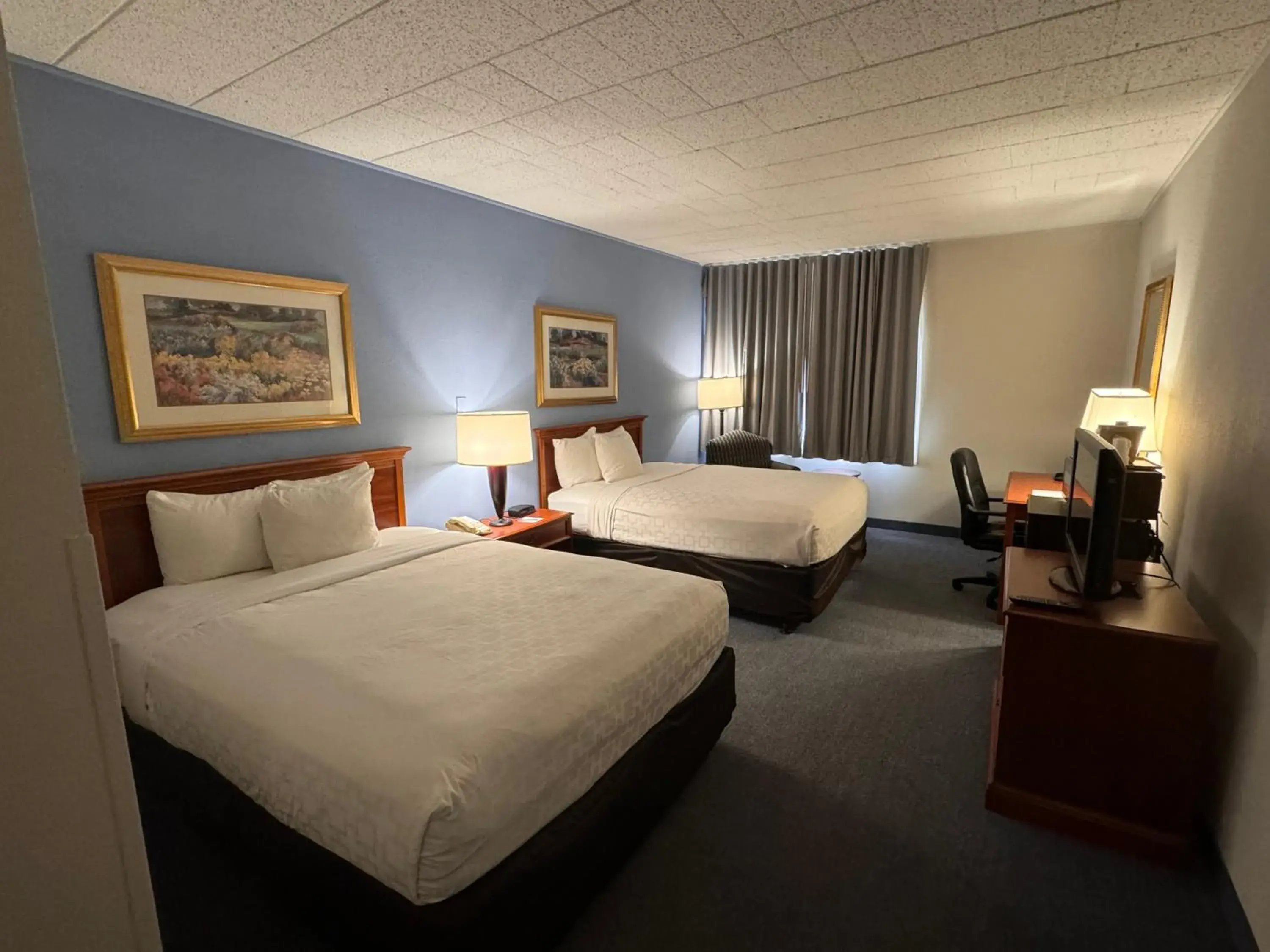 Photo of the whole room in Clarion Inn Frederick Event Center Photo of the whole room in Clarion Inn Frederick Event Center