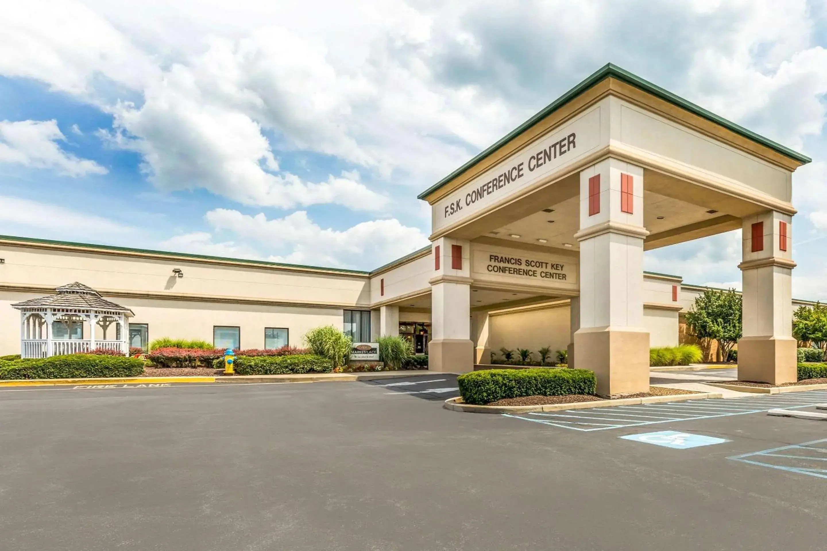 Property building in Clarion Inn Frederick Event Center Property building in Clarion Inn Frederick Event Center