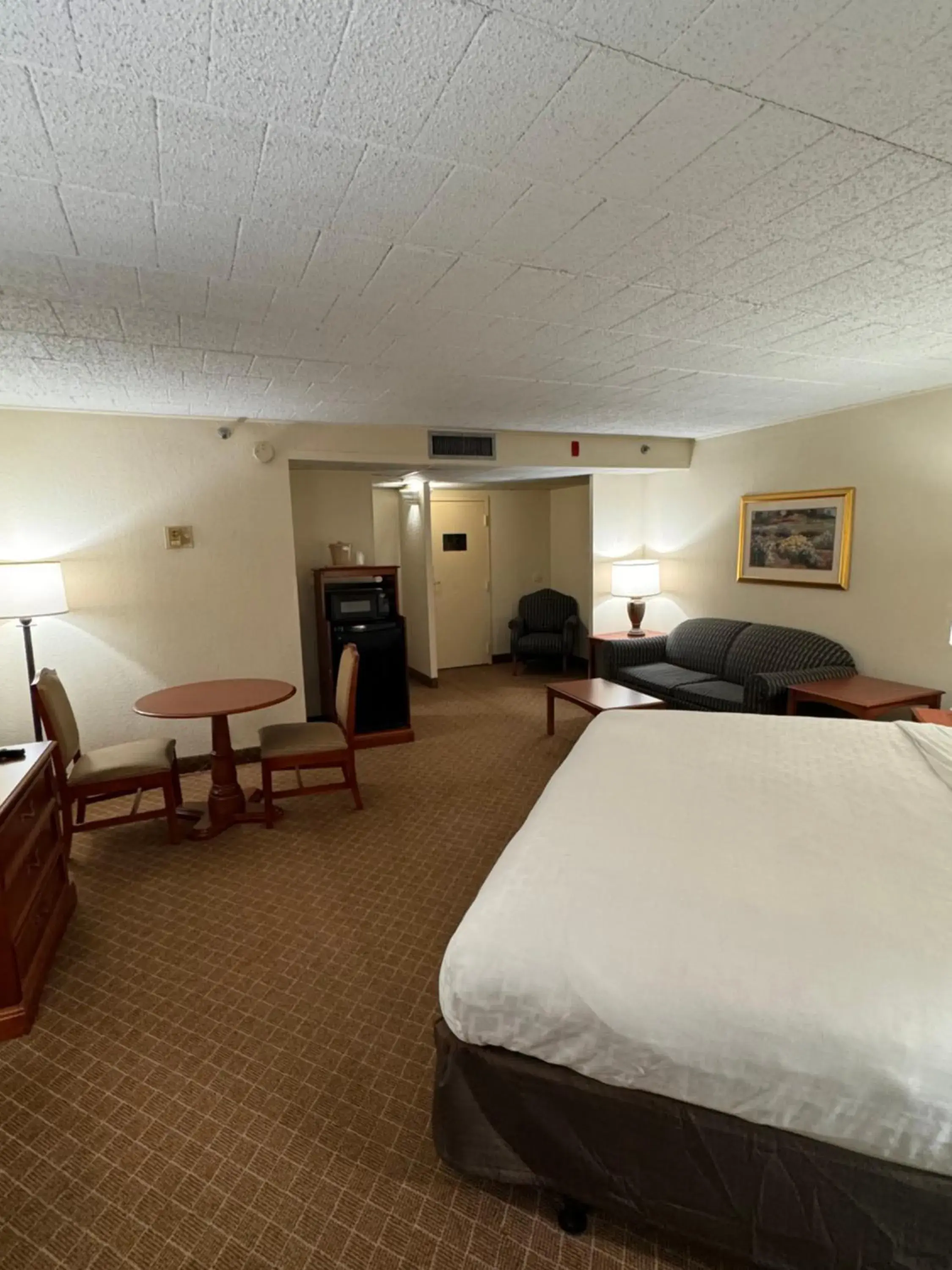 Photo of the whole room, Bed in Clarion Inn Frederick Event Center Photo of the whole room, Bed in Clarion Inn Frederick Event Center