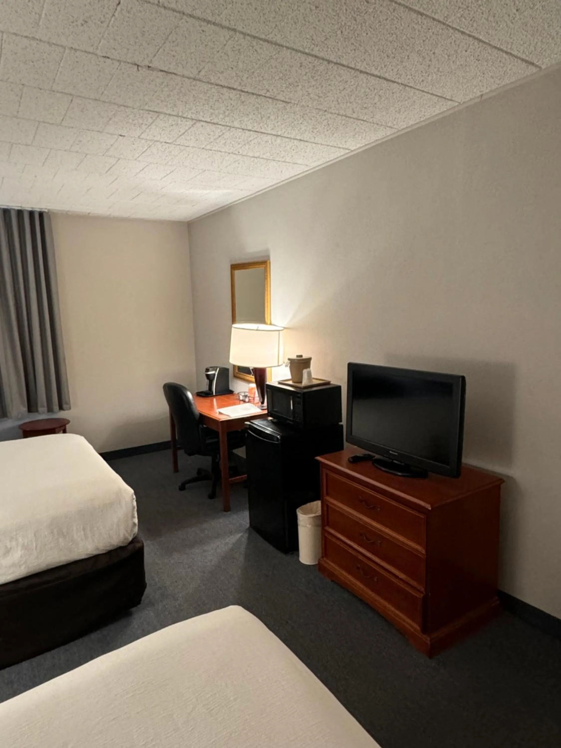 TV and multimedia in Clarion Inn Frederick Event Center