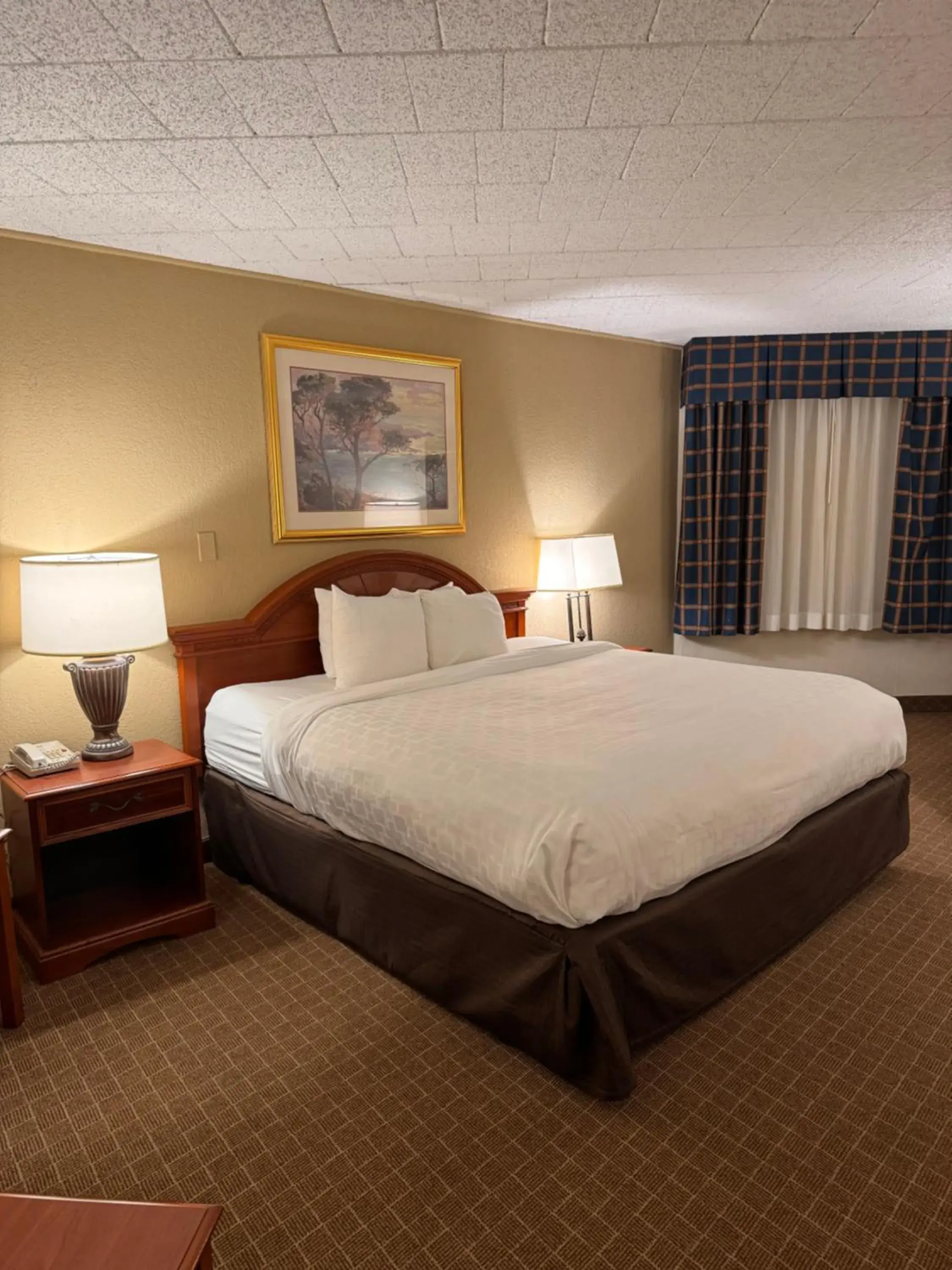 Bed in Clarion Inn Frederick Event Center Bed in Clarion Inn Frederick Event Center