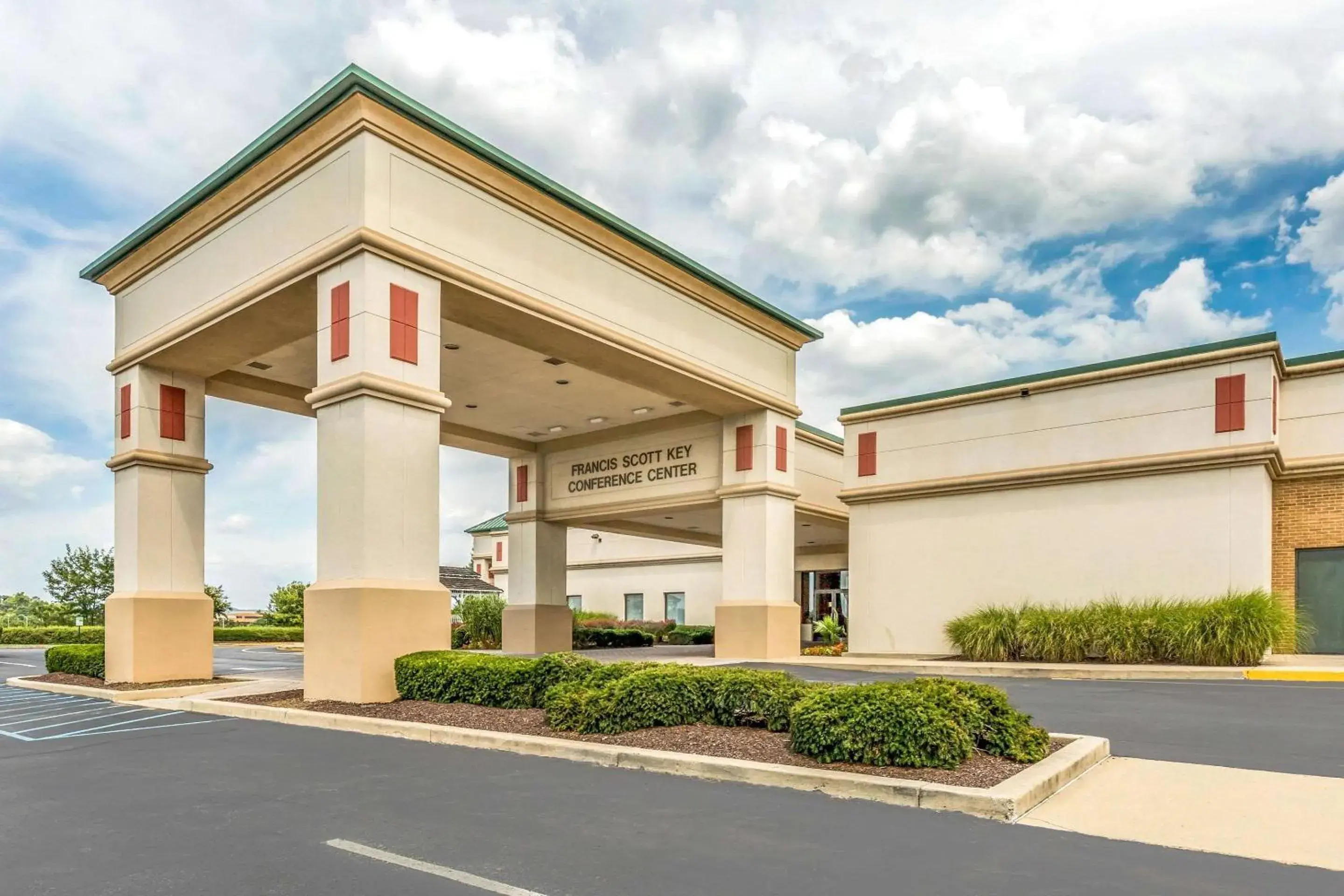 Property building in Clarion Inn Frederick Event Center Property building in Clarion Inn Frederick Event Center