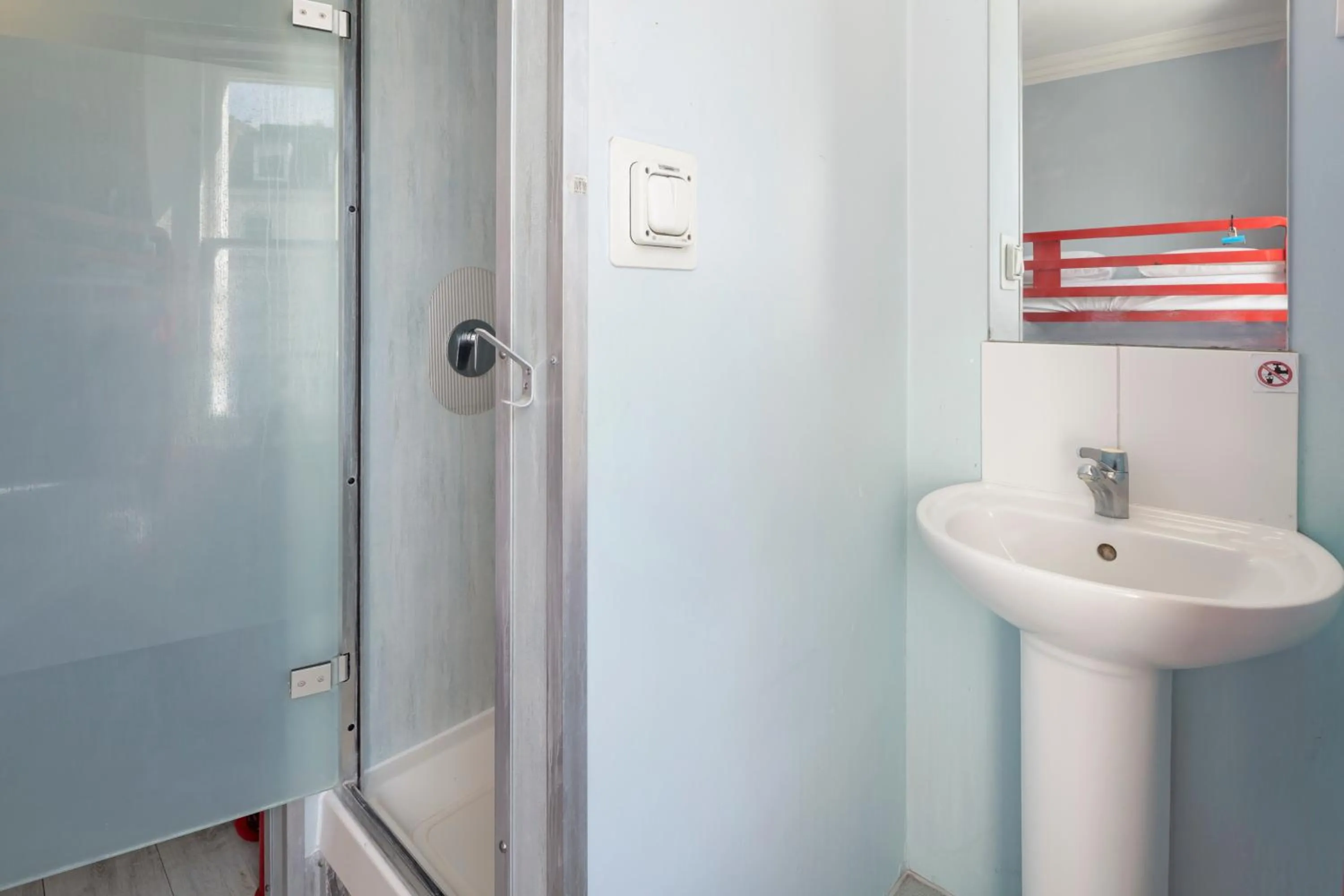 Shower in Astor Victoria Hostel