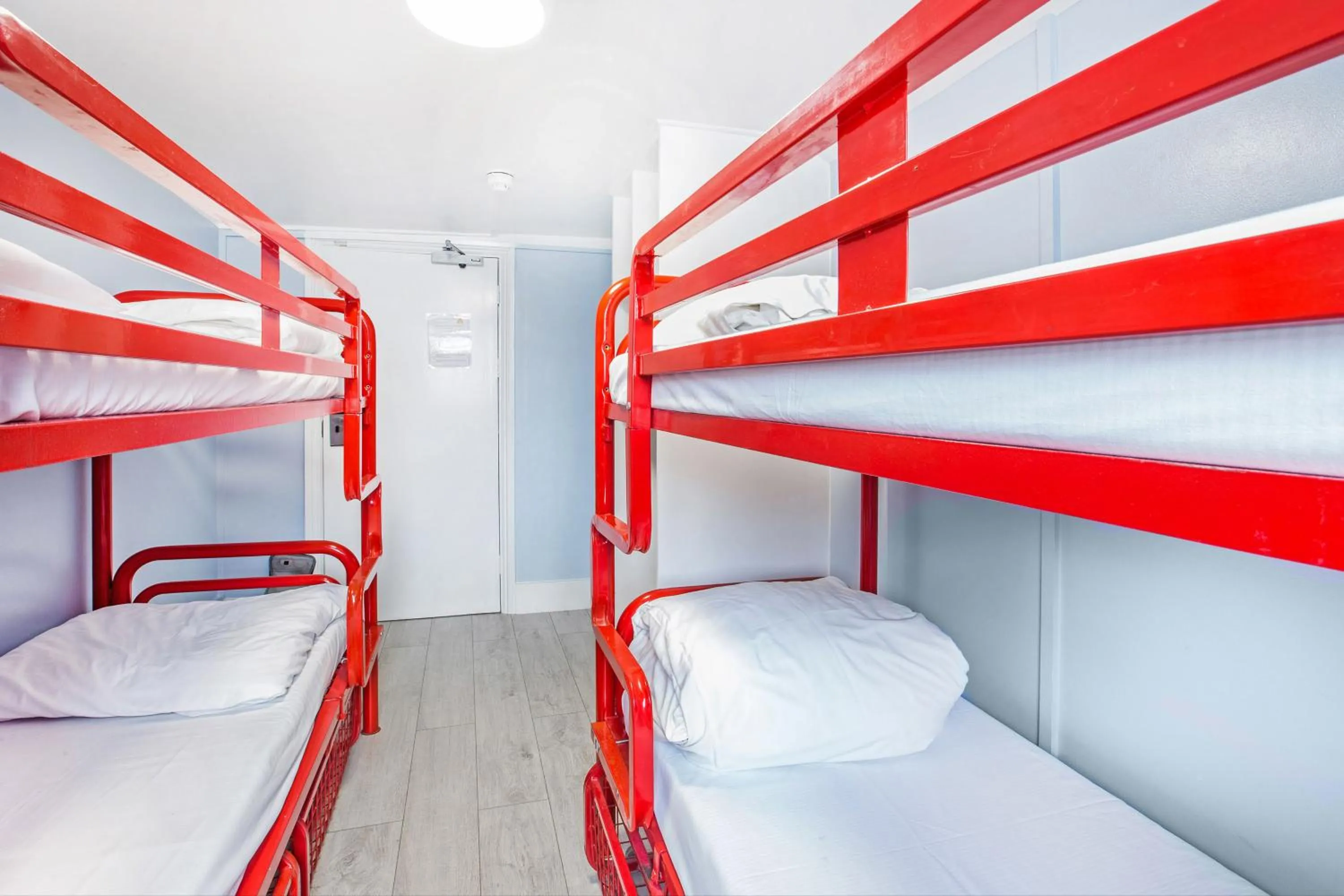 Bedroom, Bed in Astor Victoria Hostel