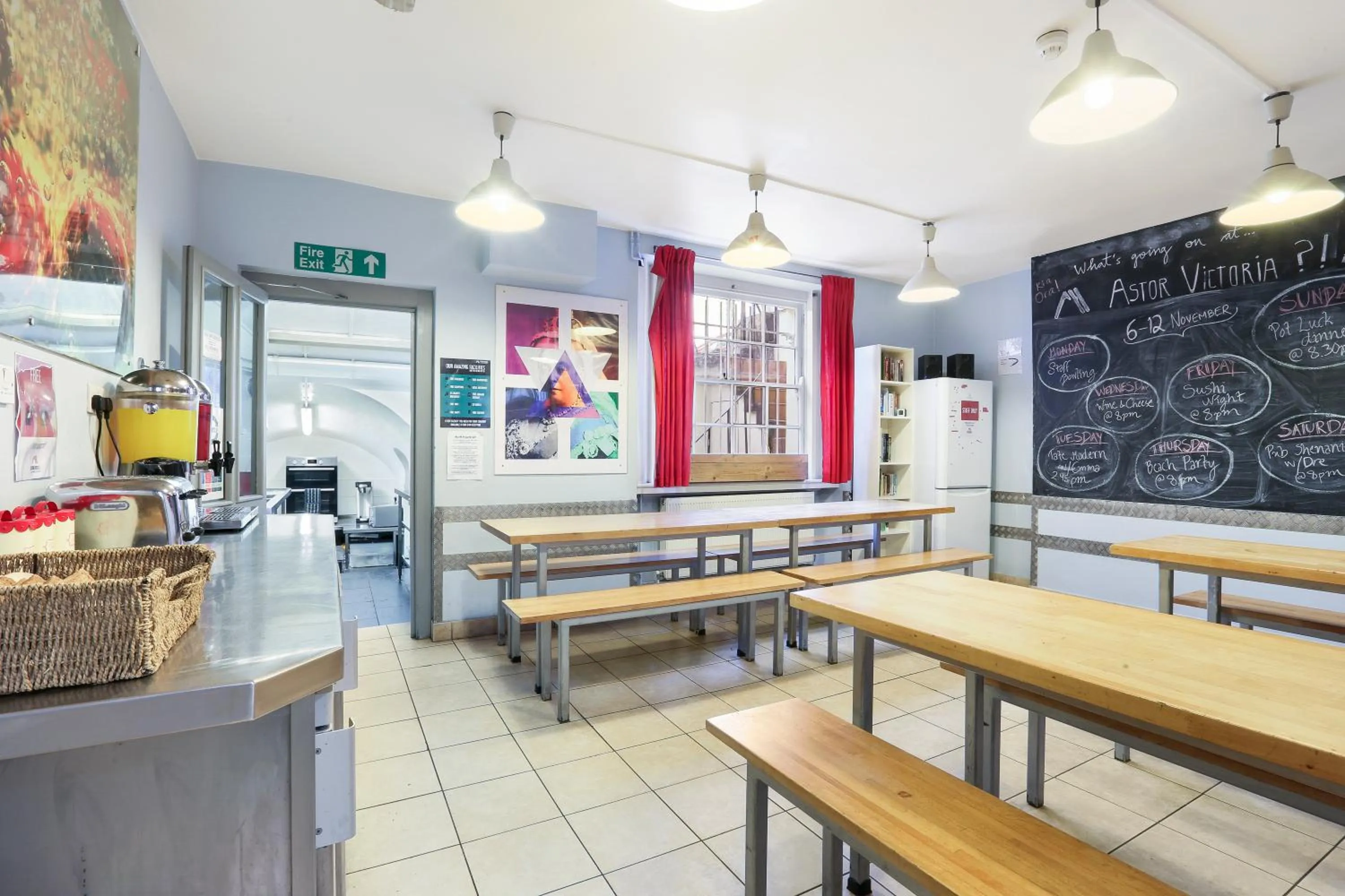 Coffee/tea facilities in Astor Victoria Hostel