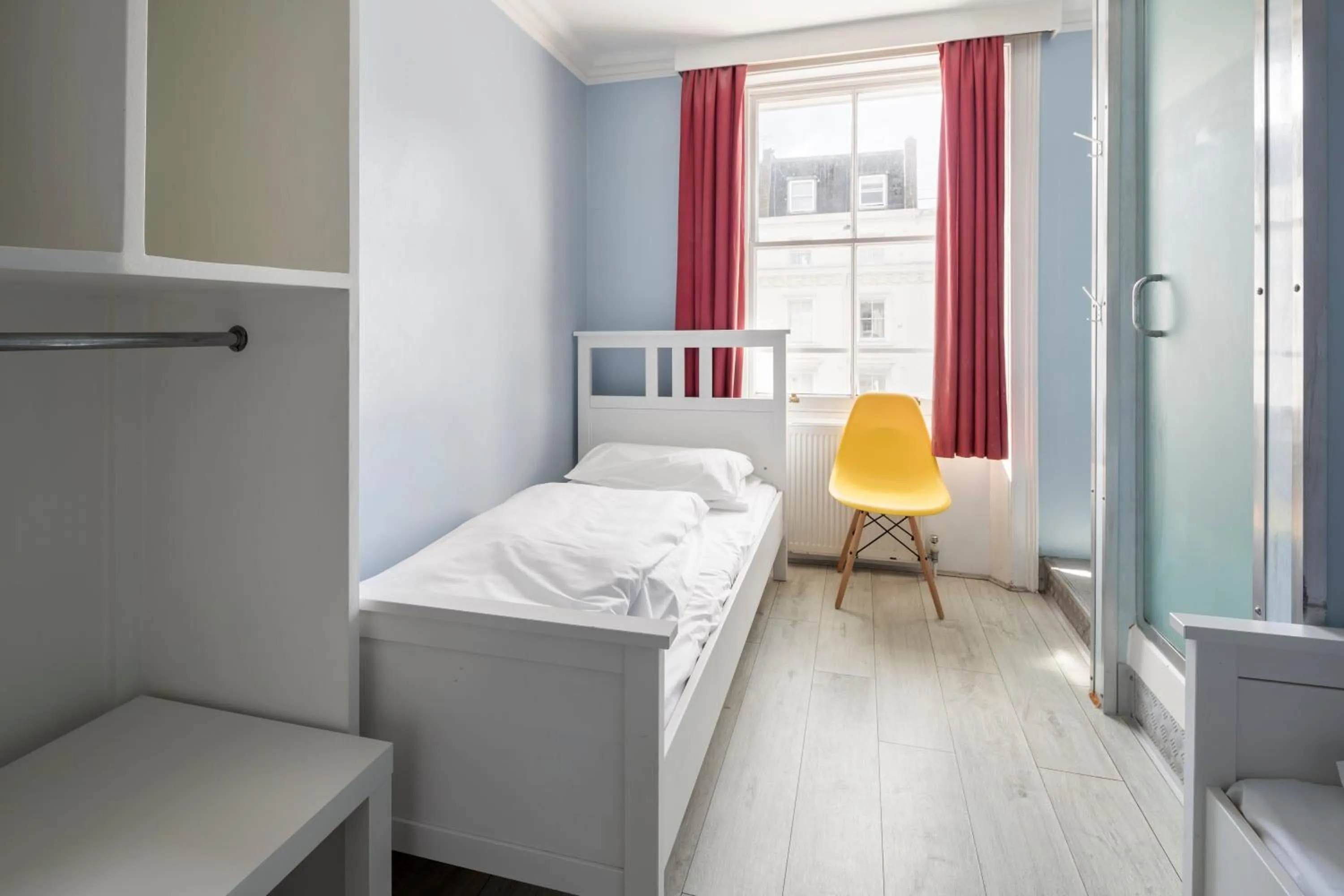 Bedroom, Bed in Astor Victoria Hostel