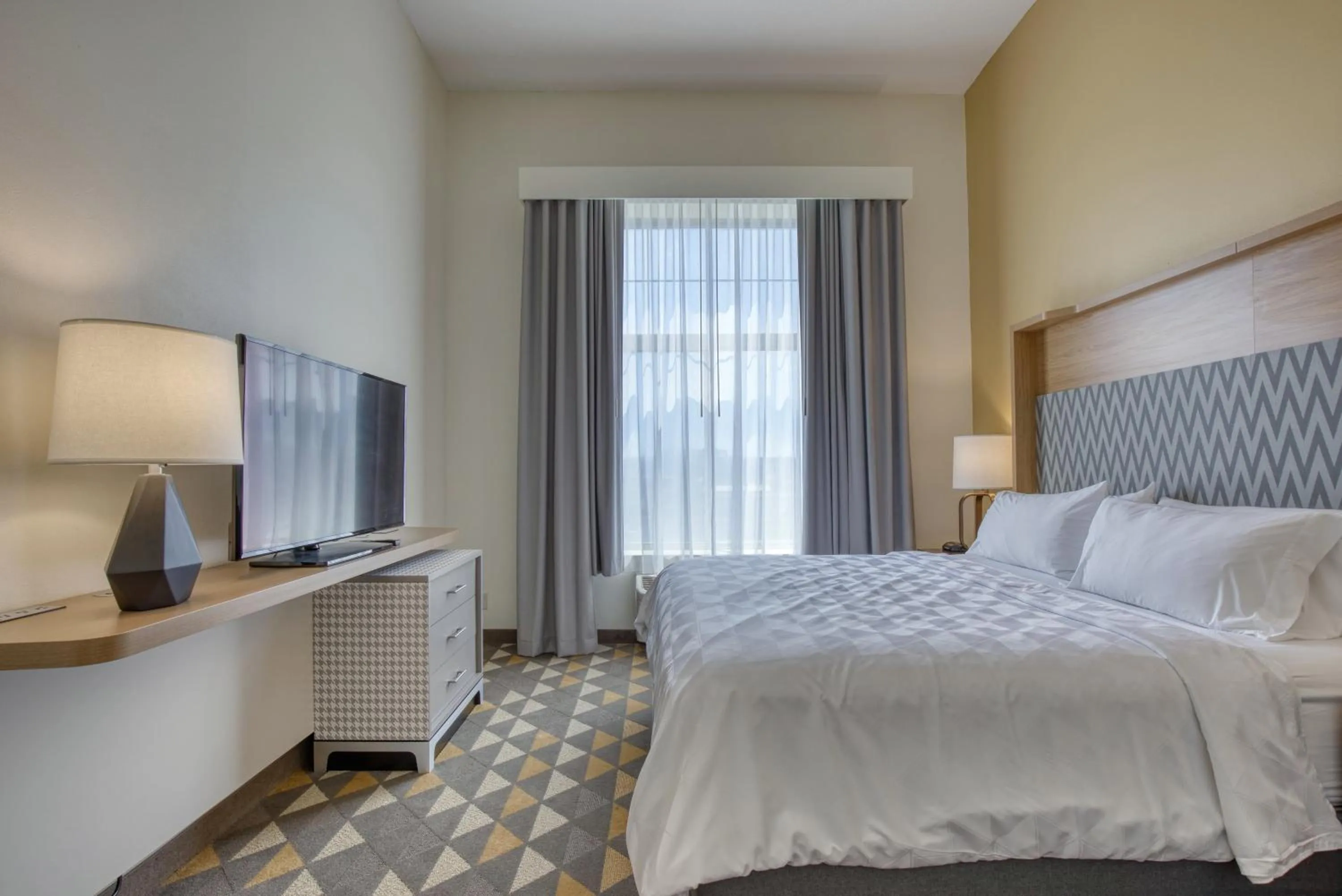 Photo of the whole room, Bed in Holiday Inn Hotel & Suites Madison West - Middleton by IHG