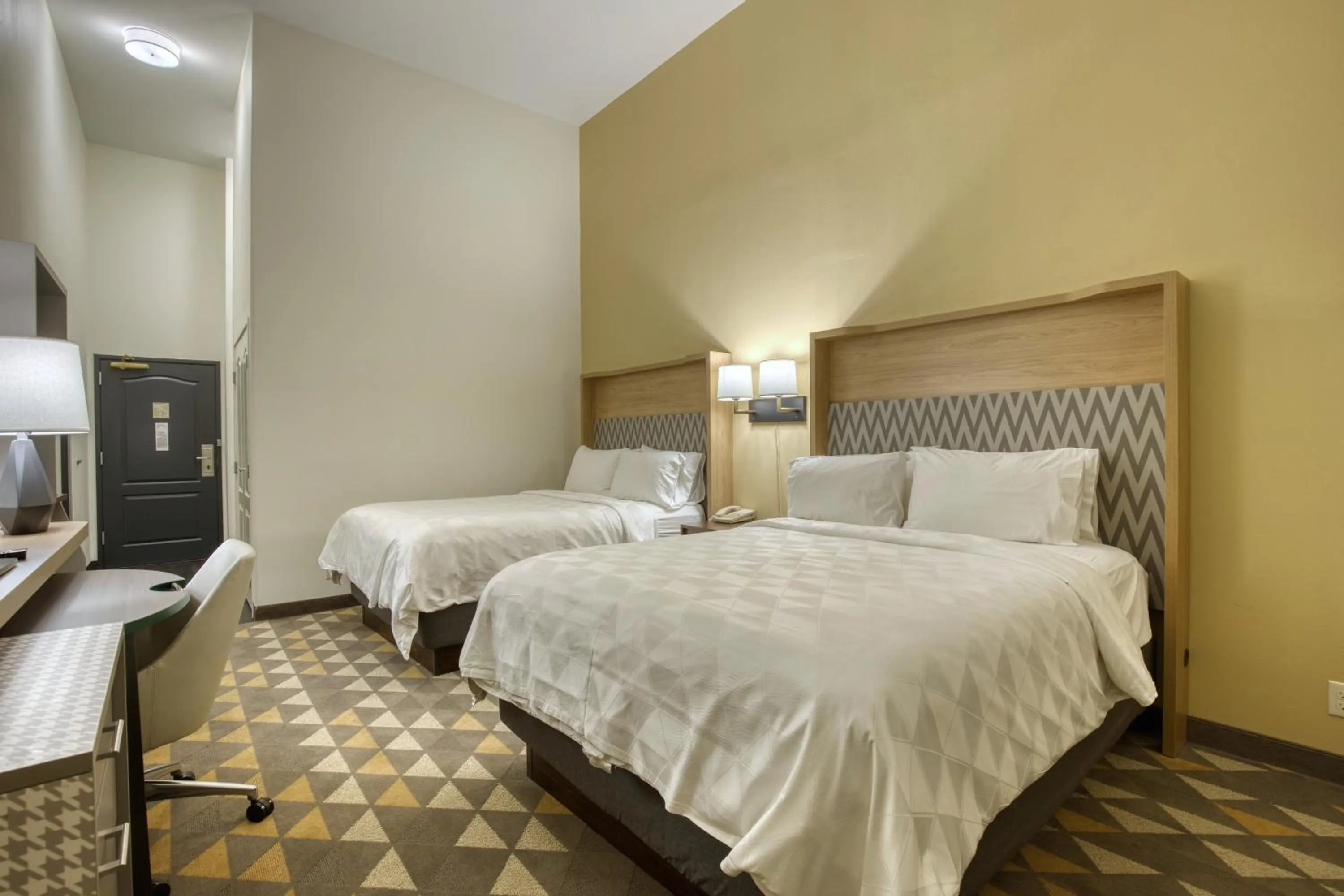 Bed in Holiday Inn Hotel & Suites Madison West - Middleton by IHG
