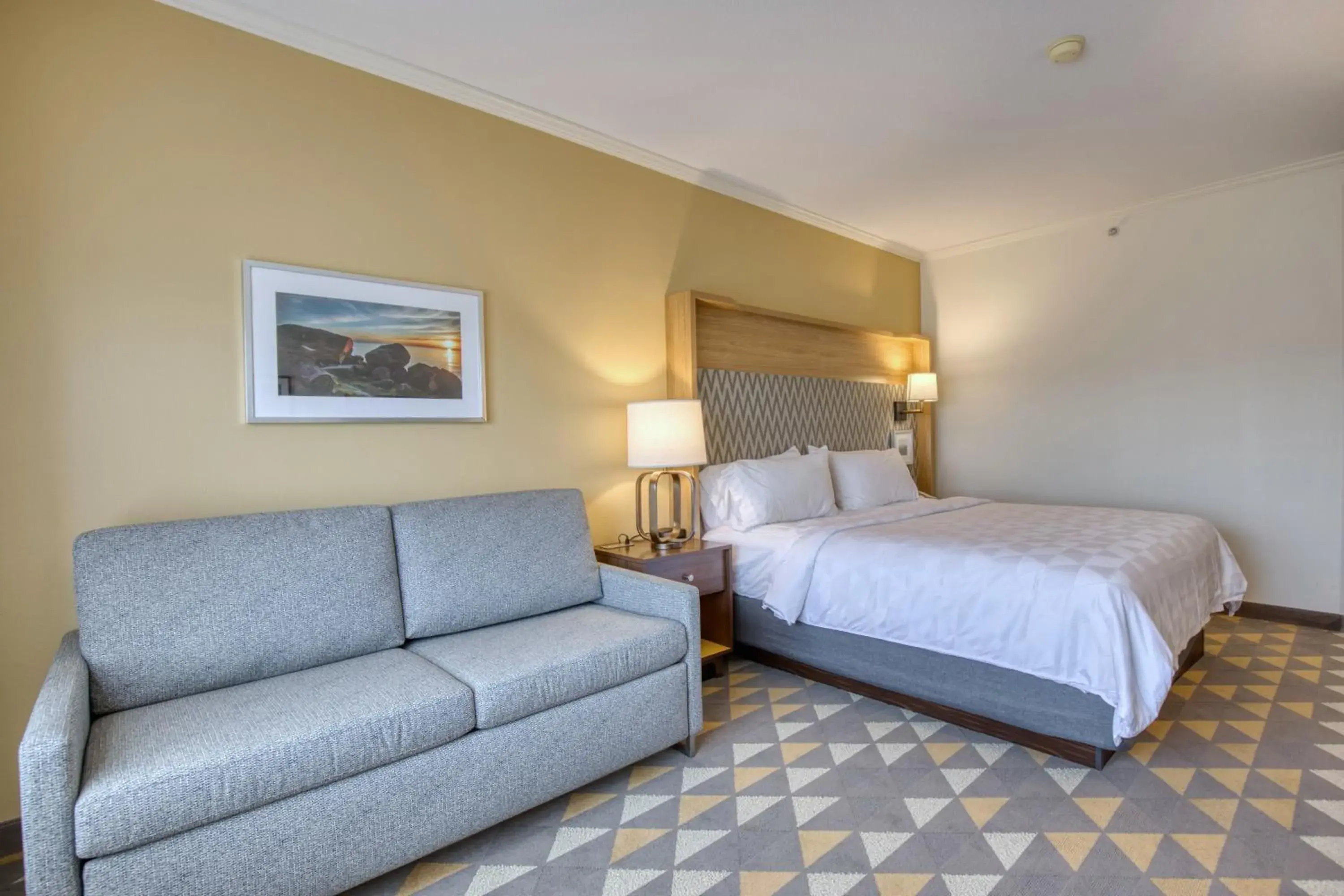 Bedroom, Bed in Holiday Inn Hotel & Suites Madison West - Middleton by IHG Bedroom, Bed in Holiday Inn Hotel & Suites Madison West - Middleton by IHG