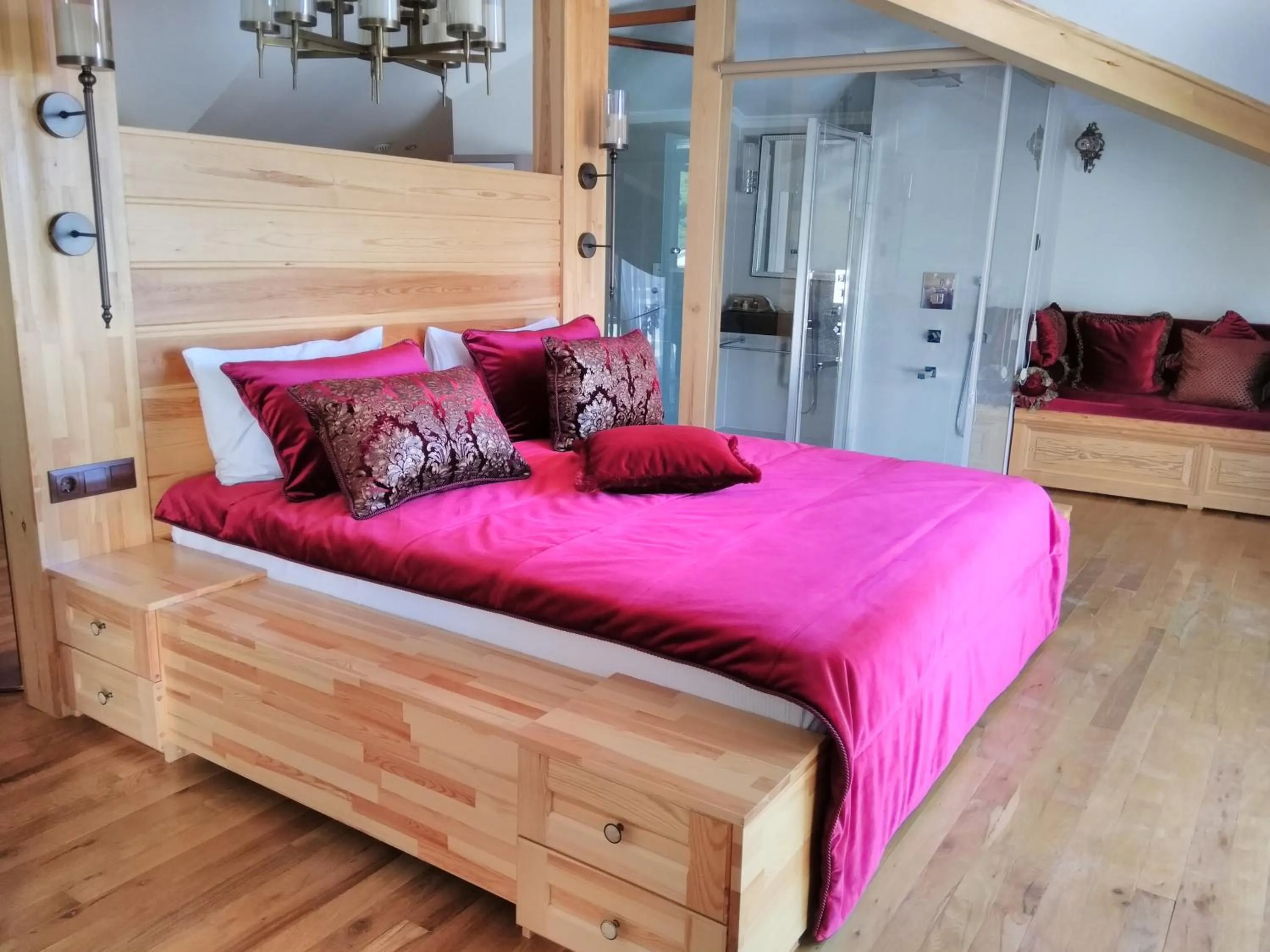 Decorative detail, Bed in Aşıklar Otel By Şükrü