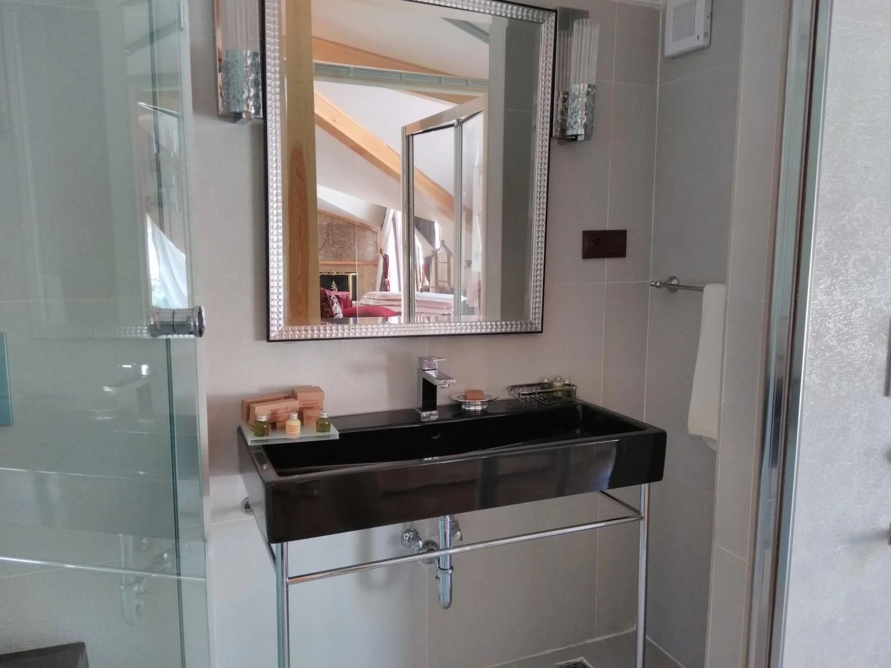 Decorative detail in Aşıklar Otel By Şükrü