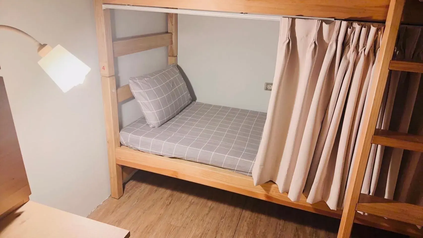 Bed in 4-Bed Mixed Dormitory Room in MatchBox Hostel Bed in 4-Bed Mixed Dormitory Room in MatchBox Hostel