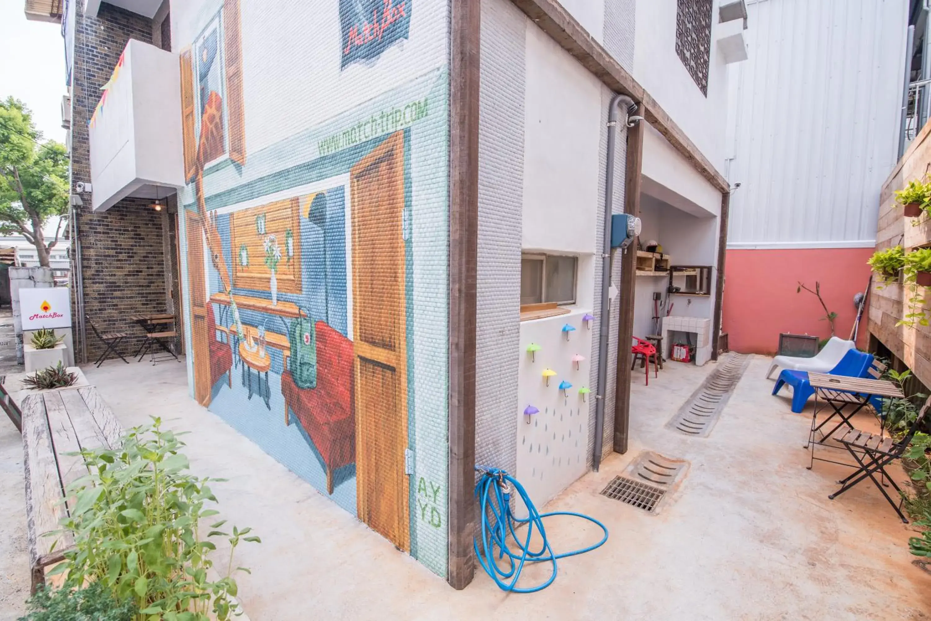 Facade/entrance in MatchBox Hostel Facade/entrance in MatchBox Hostel