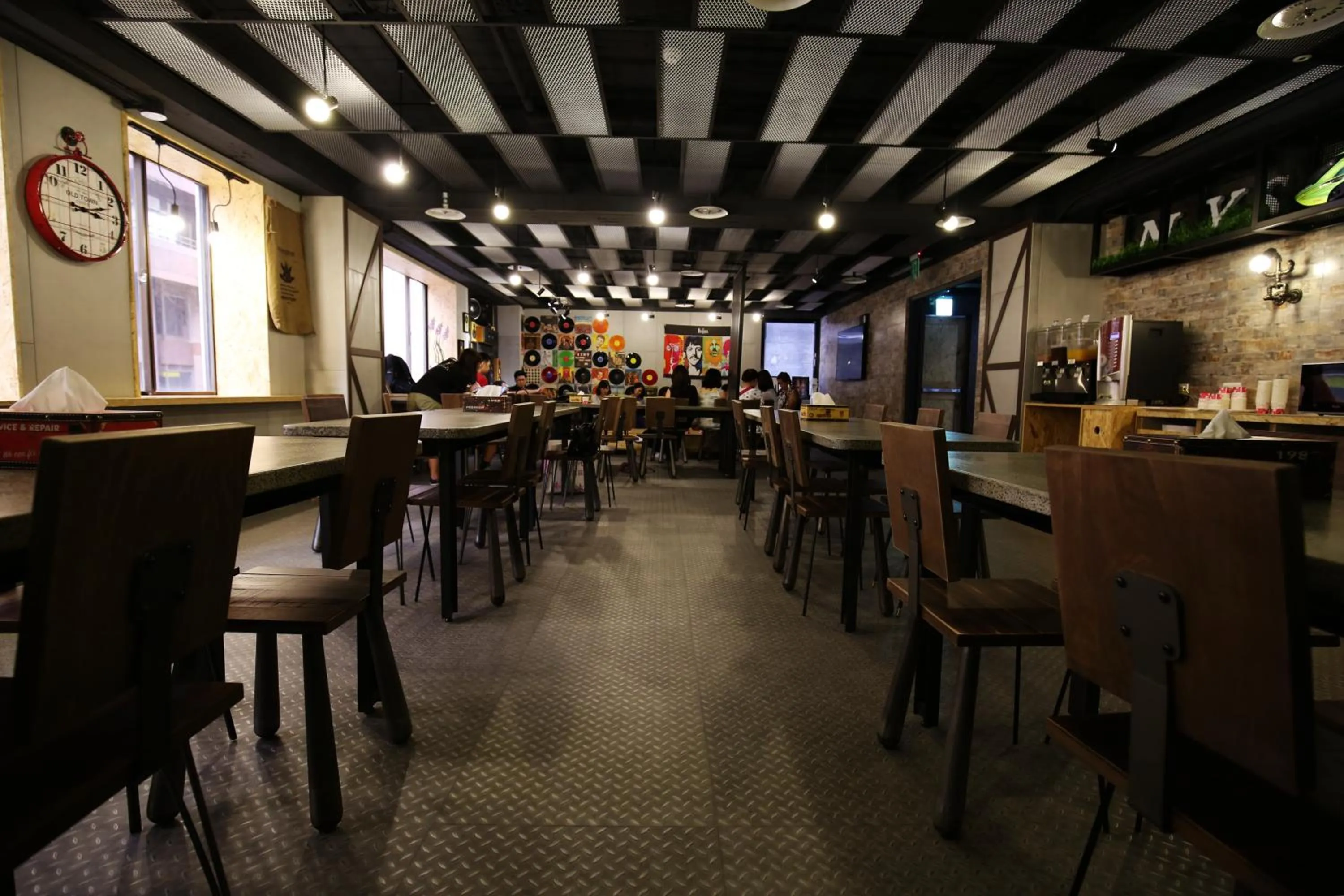 Restaurant/places to eat in NYS Loft Hotel