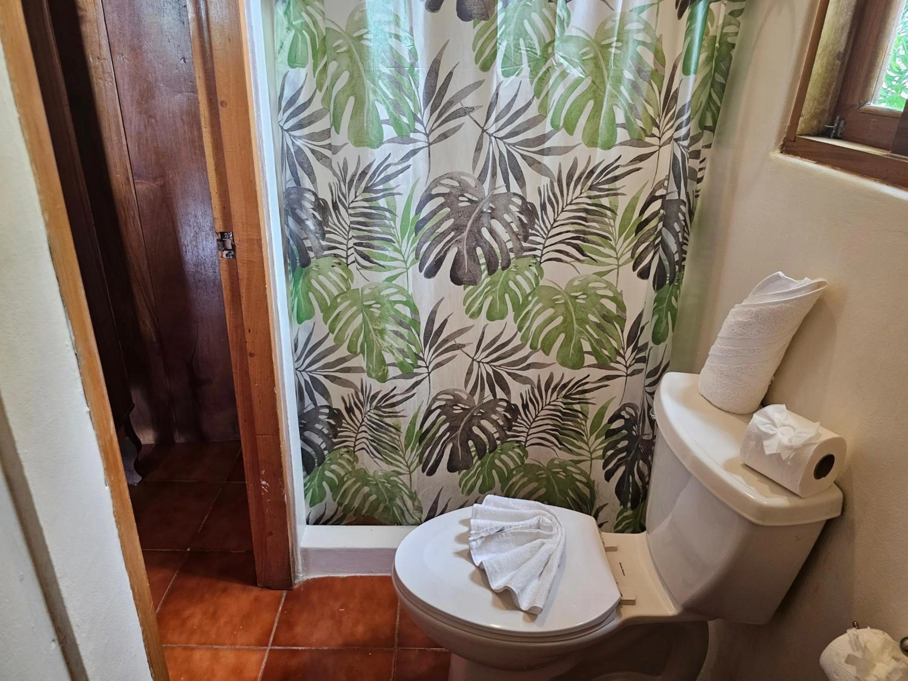 Toilet in Nuestra Casa