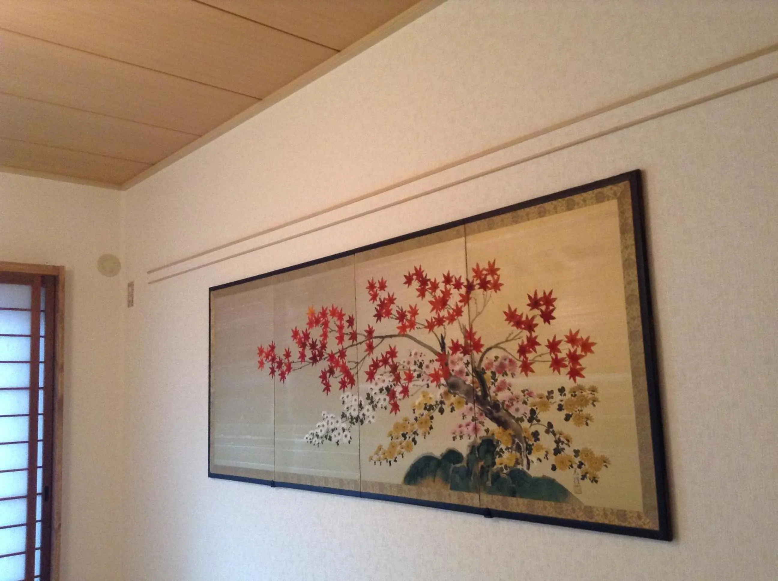 Decorative detail in Condominio Mozu 102