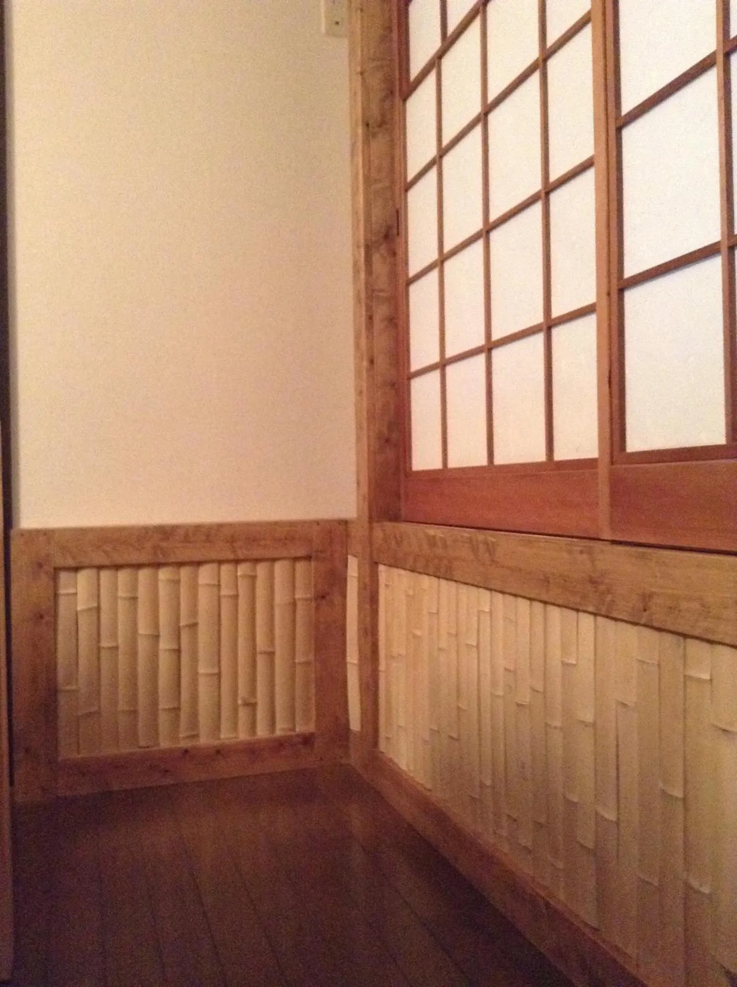 Decorative detail in Condominio Mozu 102