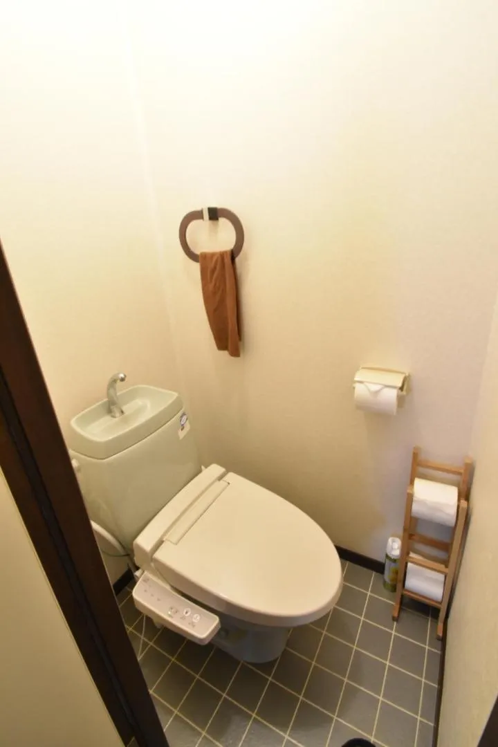 Toilet in Condominio Mozu 102