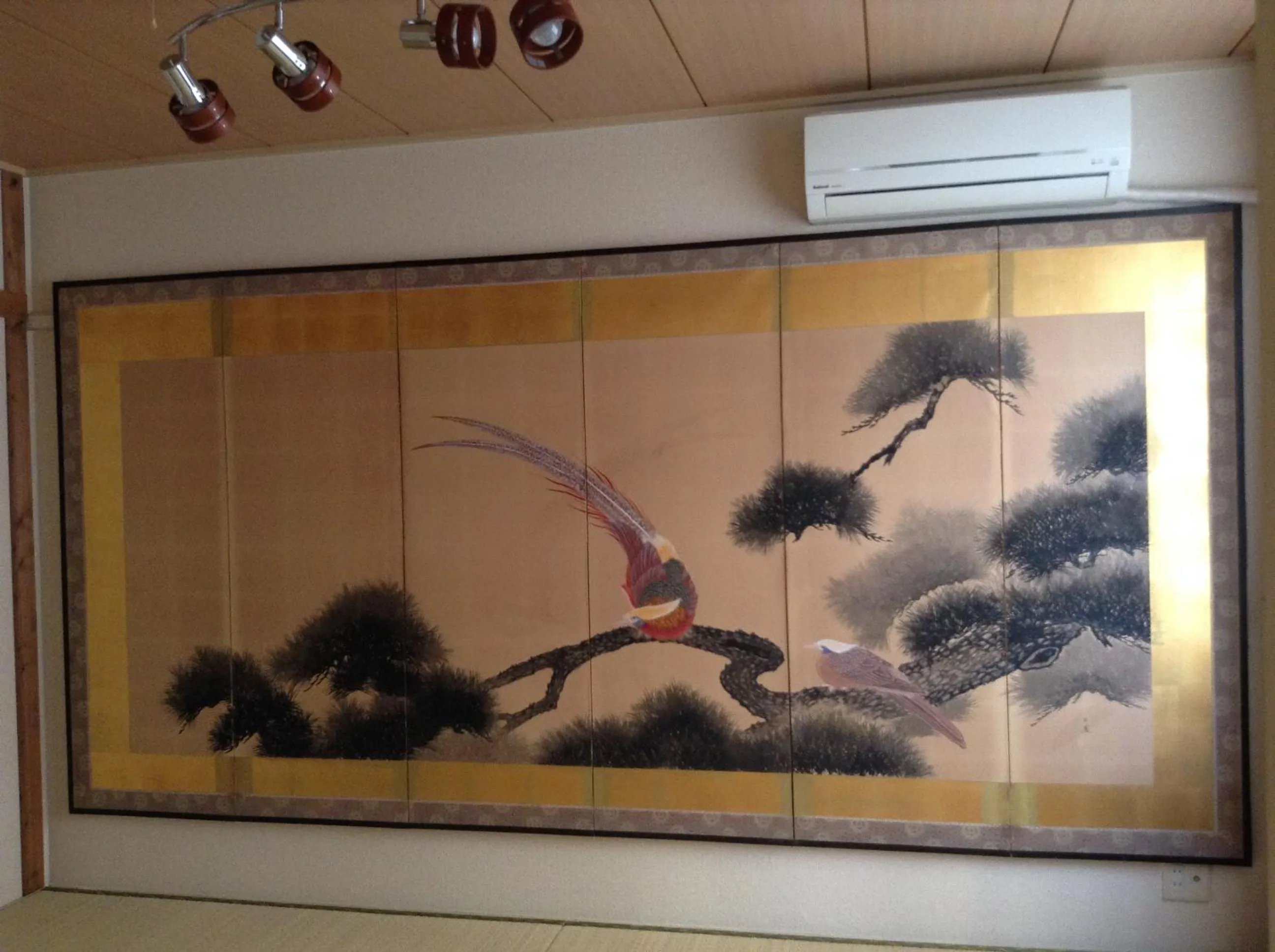 Decorative detail in Condominio Mozu 102