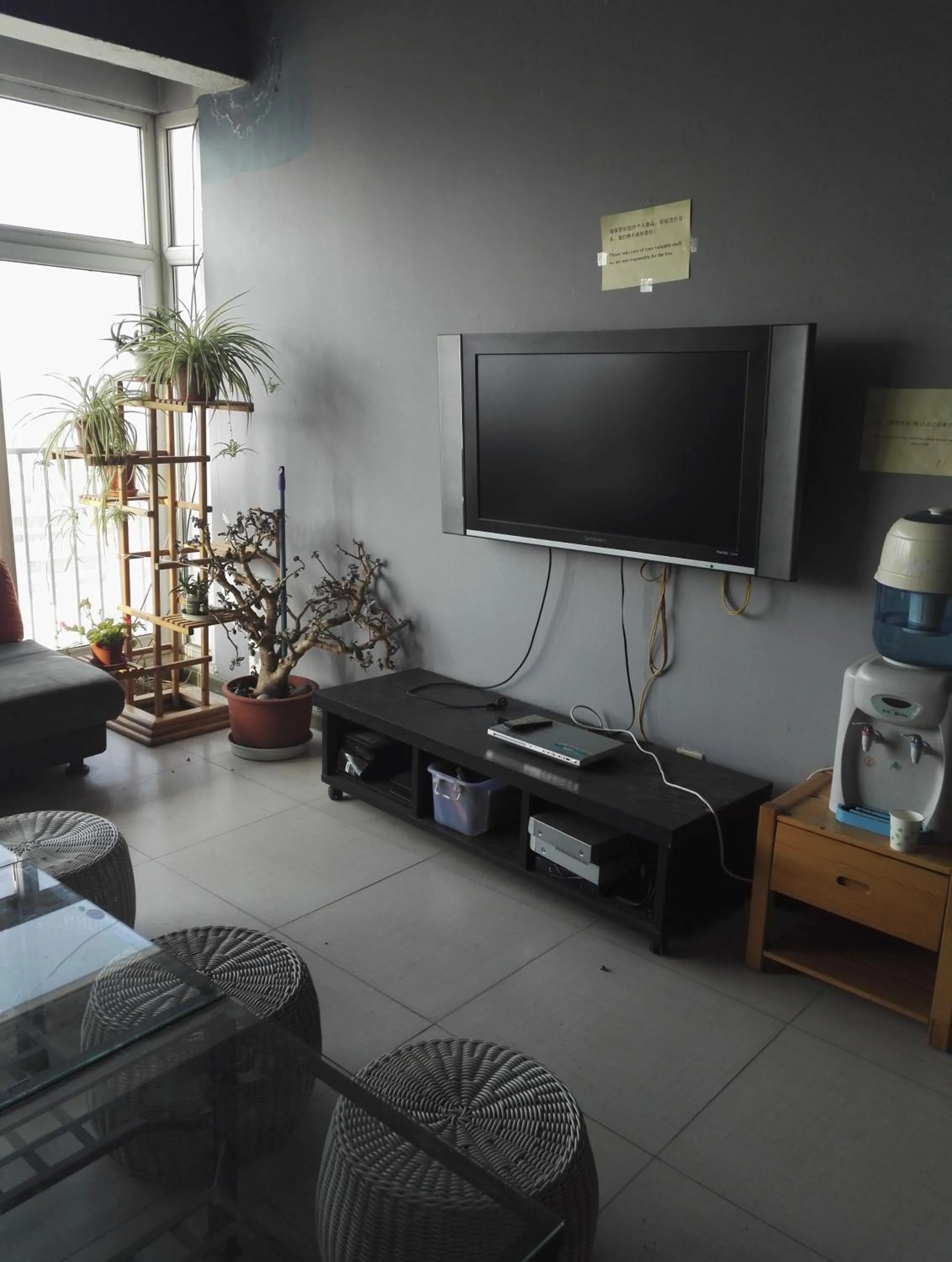 Communal lounge/ TV room in LETE Hostel