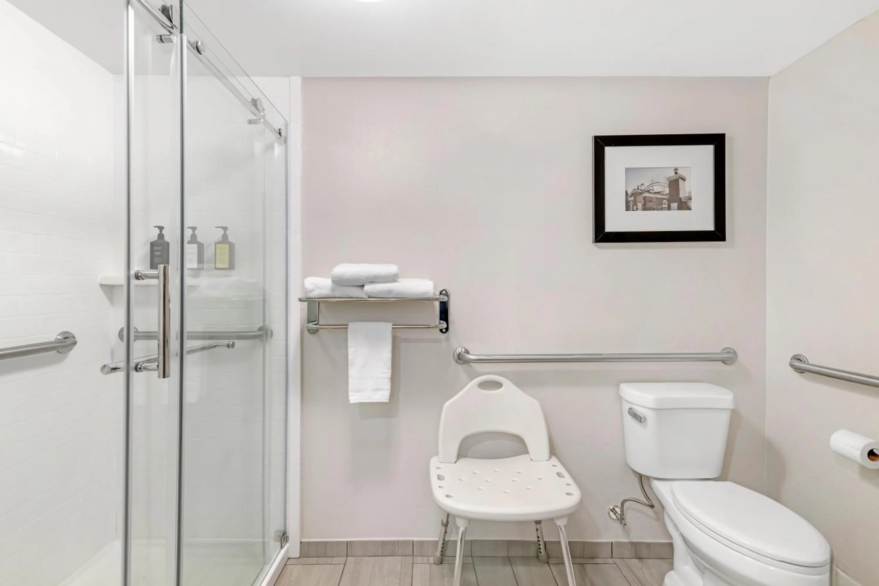 Shower in Keene Elm City Hotel, an Ascend Collection Hotel