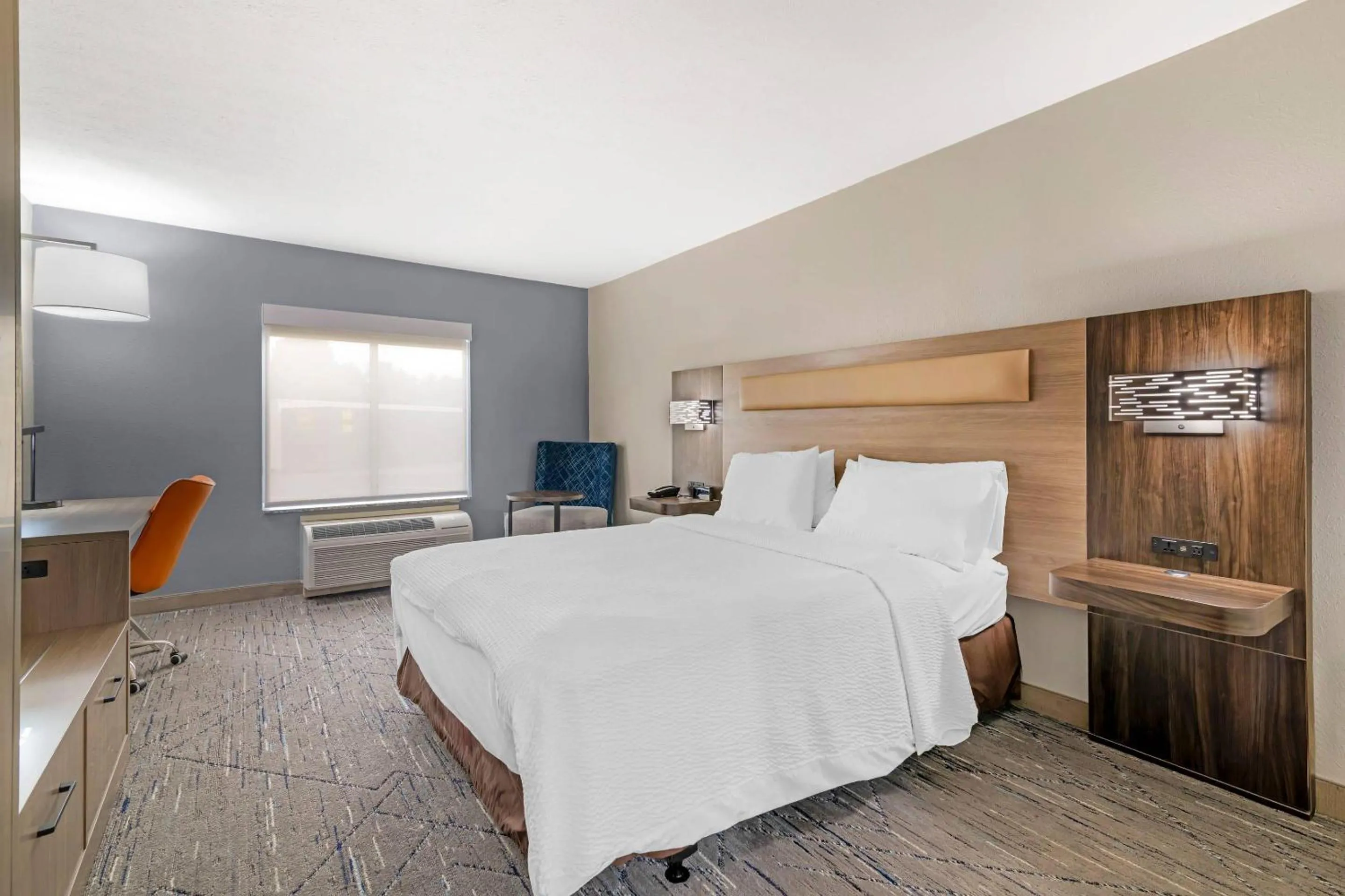 Bedroom, Bed in Keene Elm City Hotel, an Ascend Collection Hotel