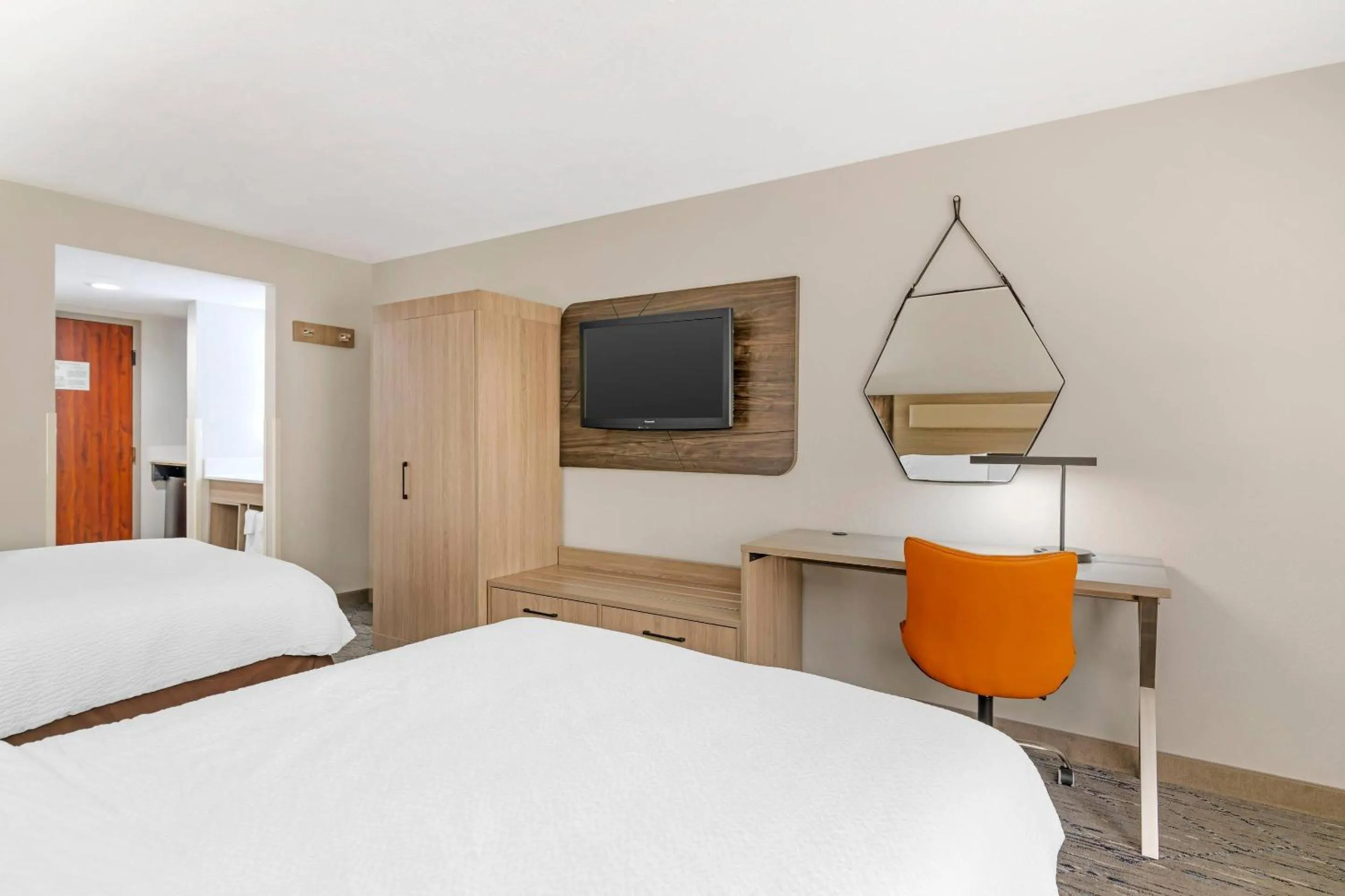 Bedroom, Bed in Keene Elm City Hotel, an Ascend Collection Hotel