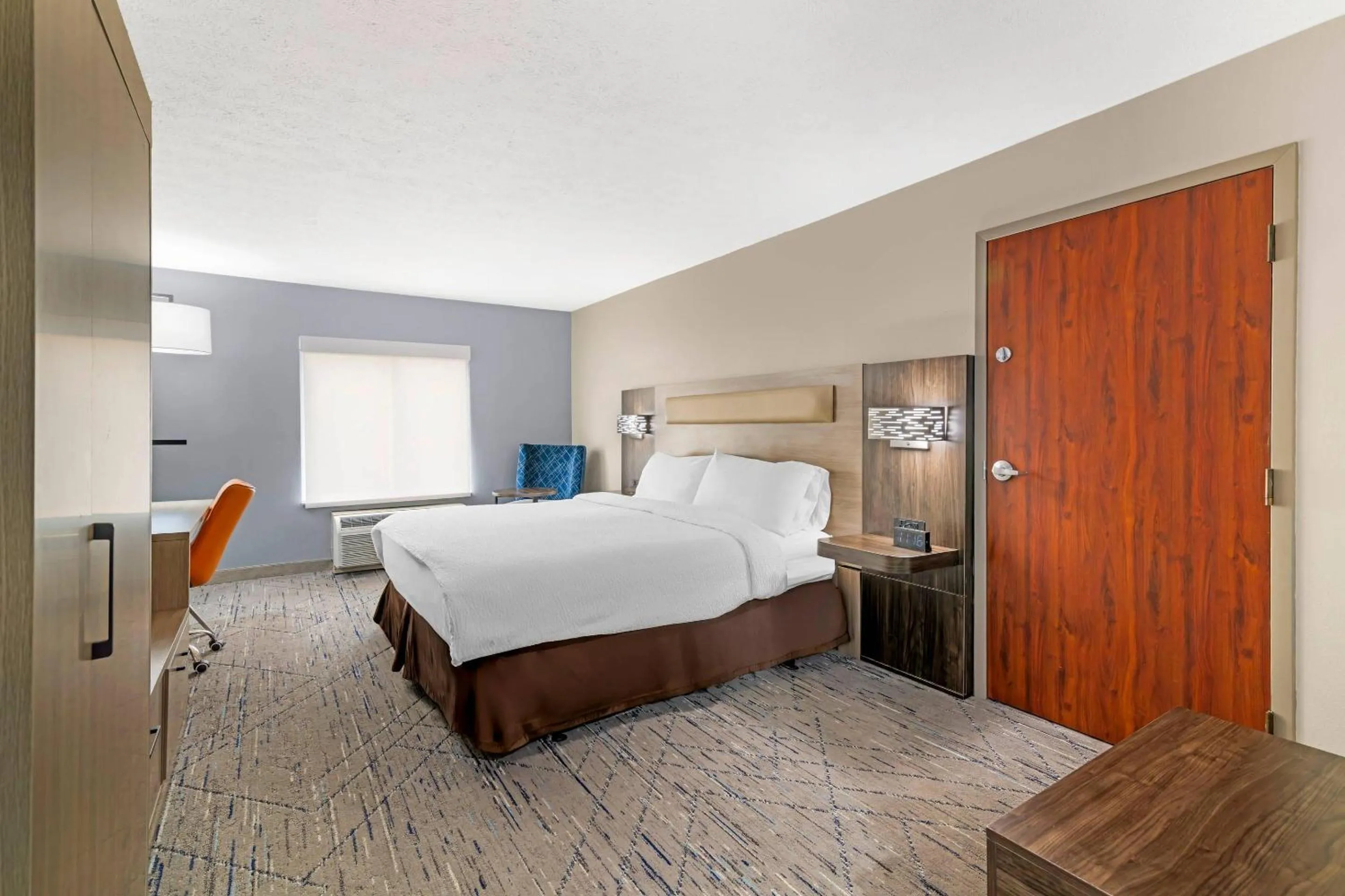 Bedroom, Bed in Keene Elm City Hotel, an Ascend Collection Hotel