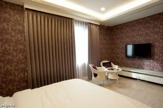 Bedroom, Bed in Flower Style B&B