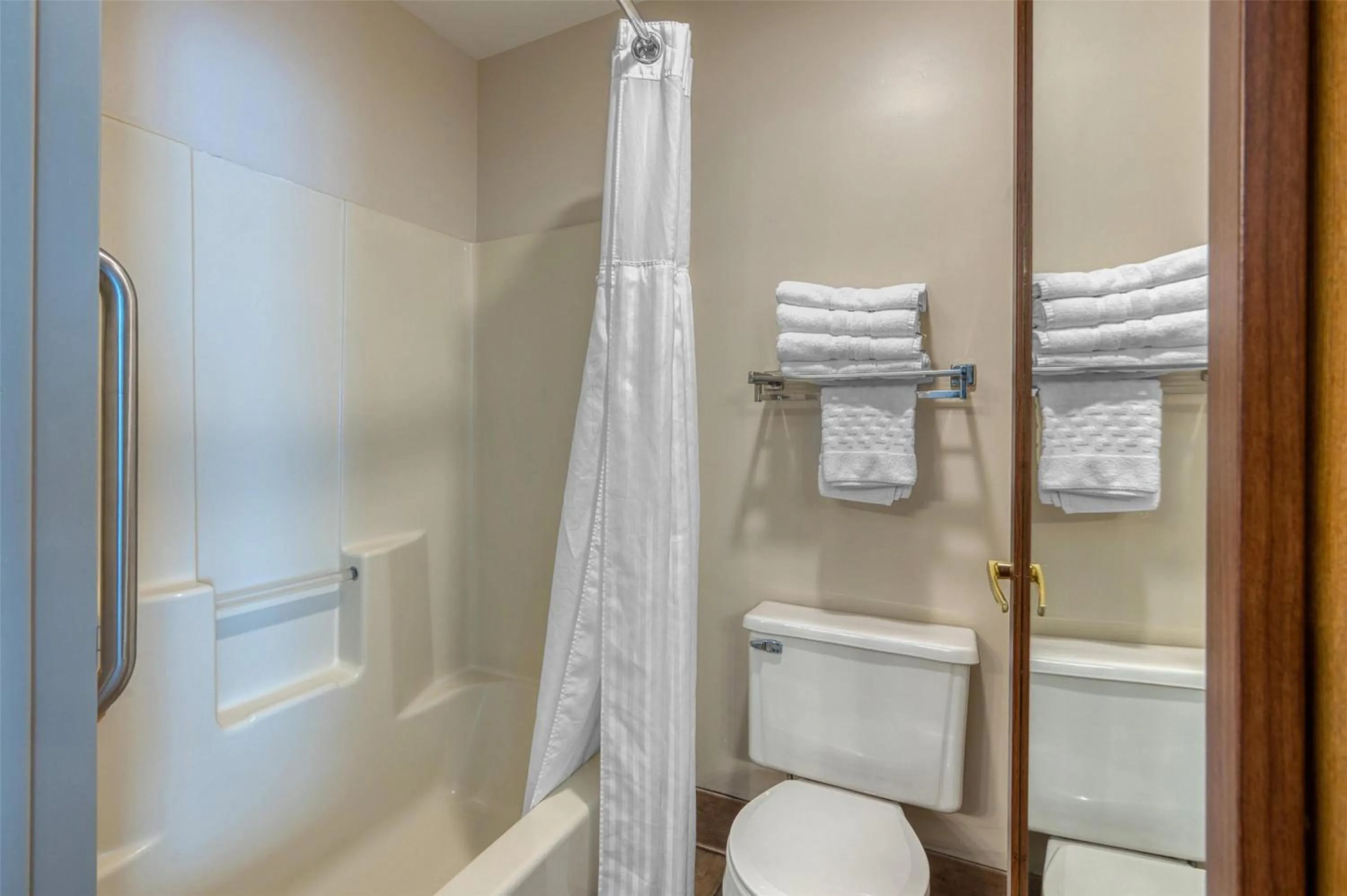Bathroom in SureStay Plus Hotel by Best Western Elizabethtown Hershey
