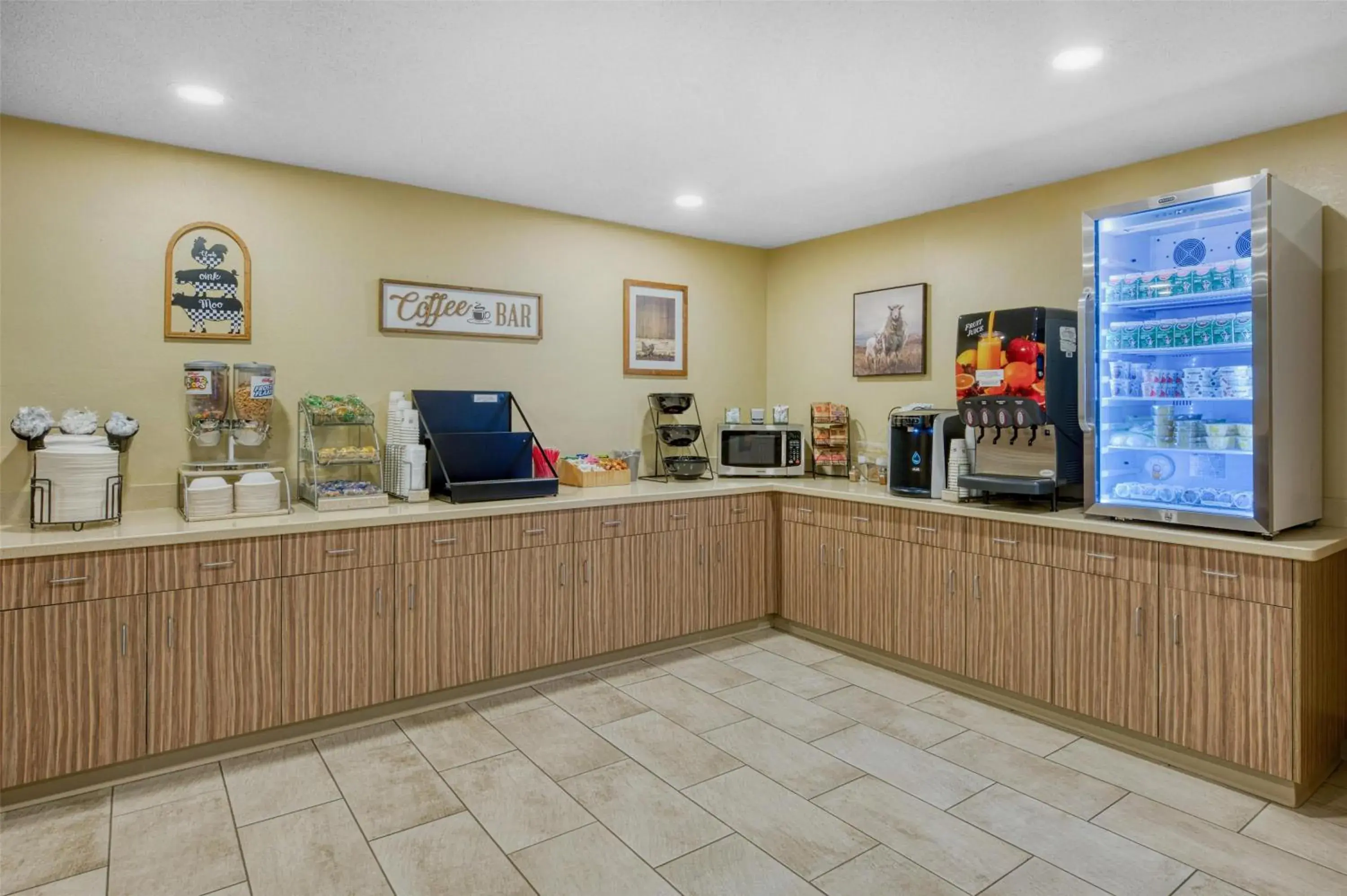 Restaurant/places to eat in SureStay Plus Hotel by Best Western Elizabethtown Hershey Restaurant/places to eat in SureStay Plus Hotel by Best Western Elizabethtown Hershey